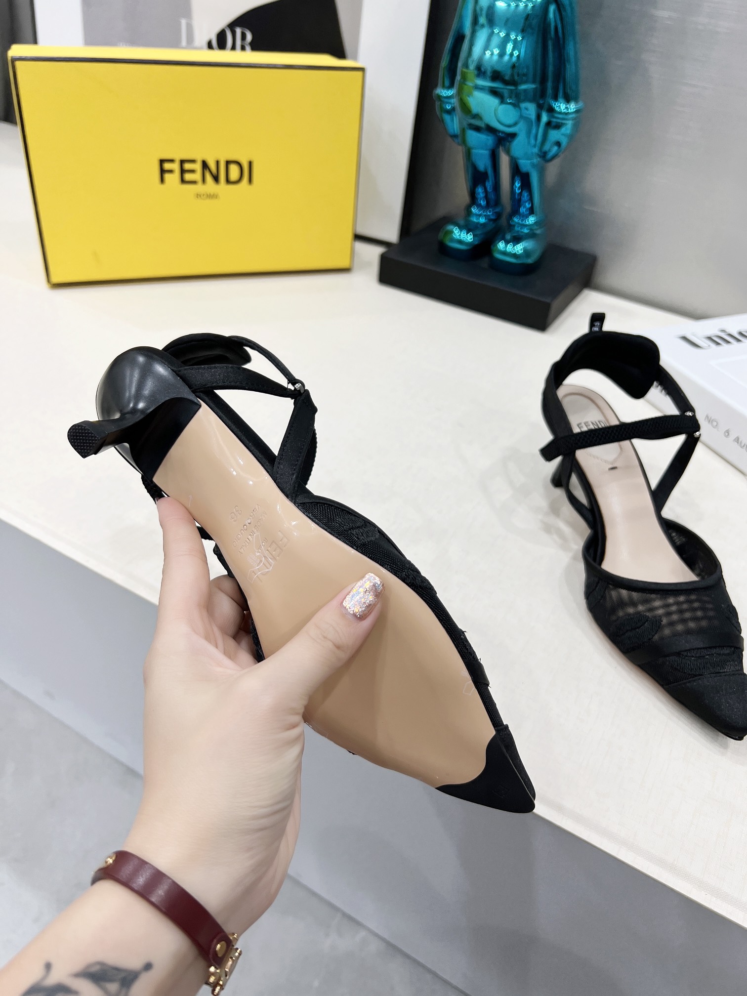 Fendi Women Colibri Pumps-0027 35-42