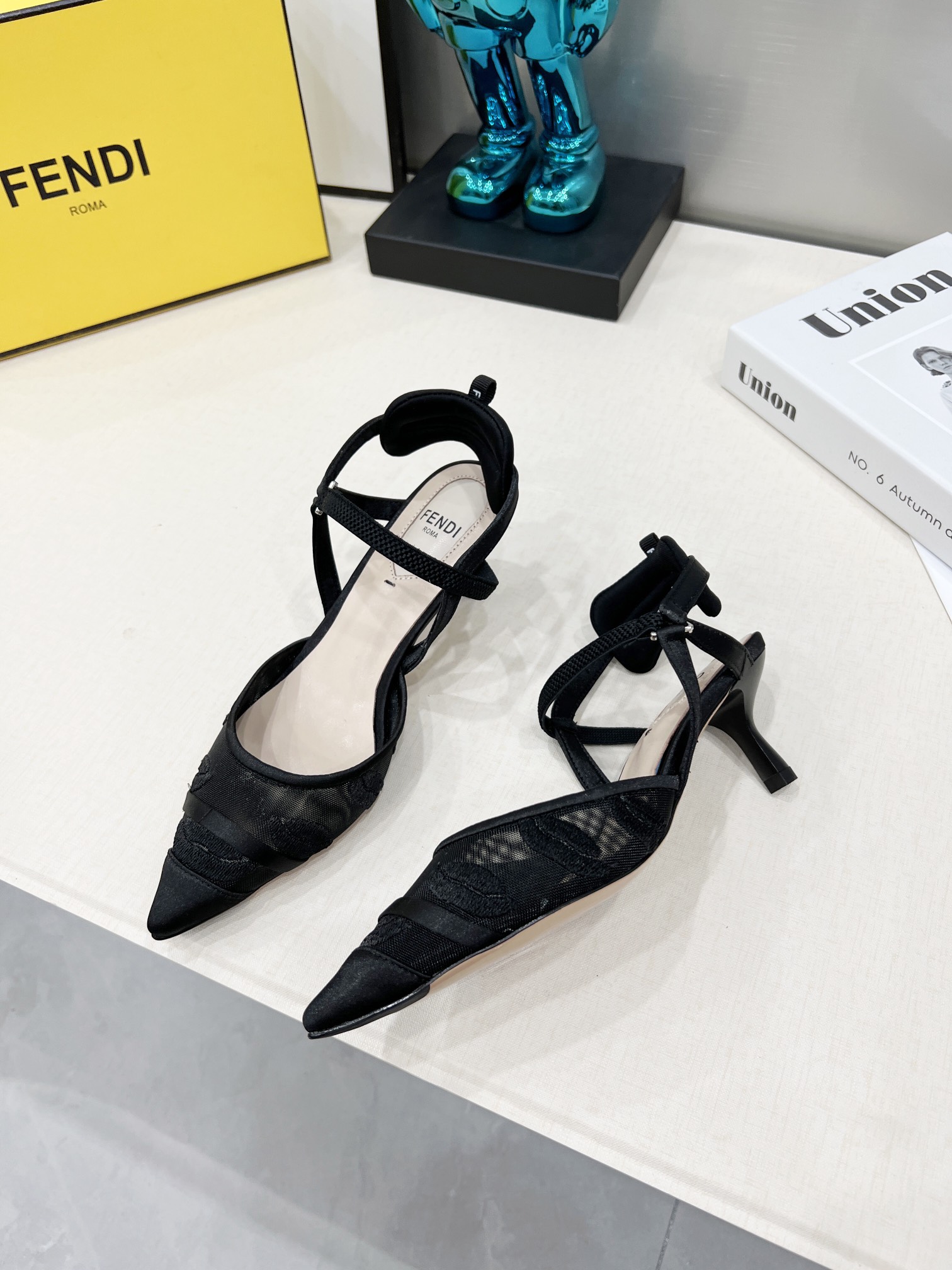 Fendi Women Colibri Pumps-0027 35-42