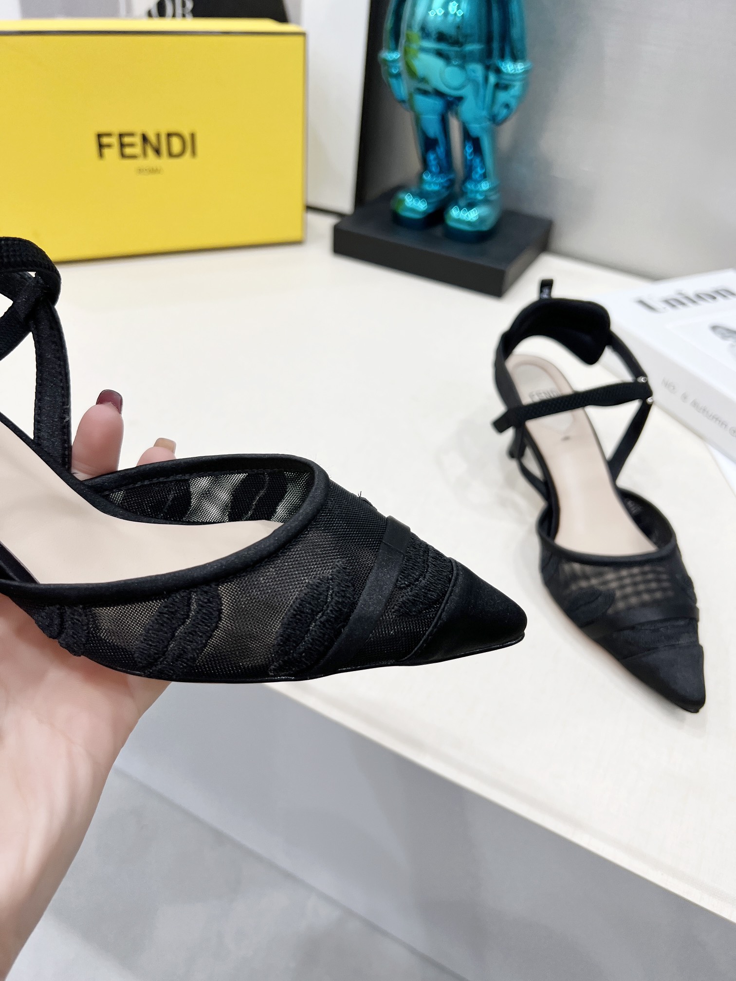 Fendi Women Colibri Pumps-0027 35-42