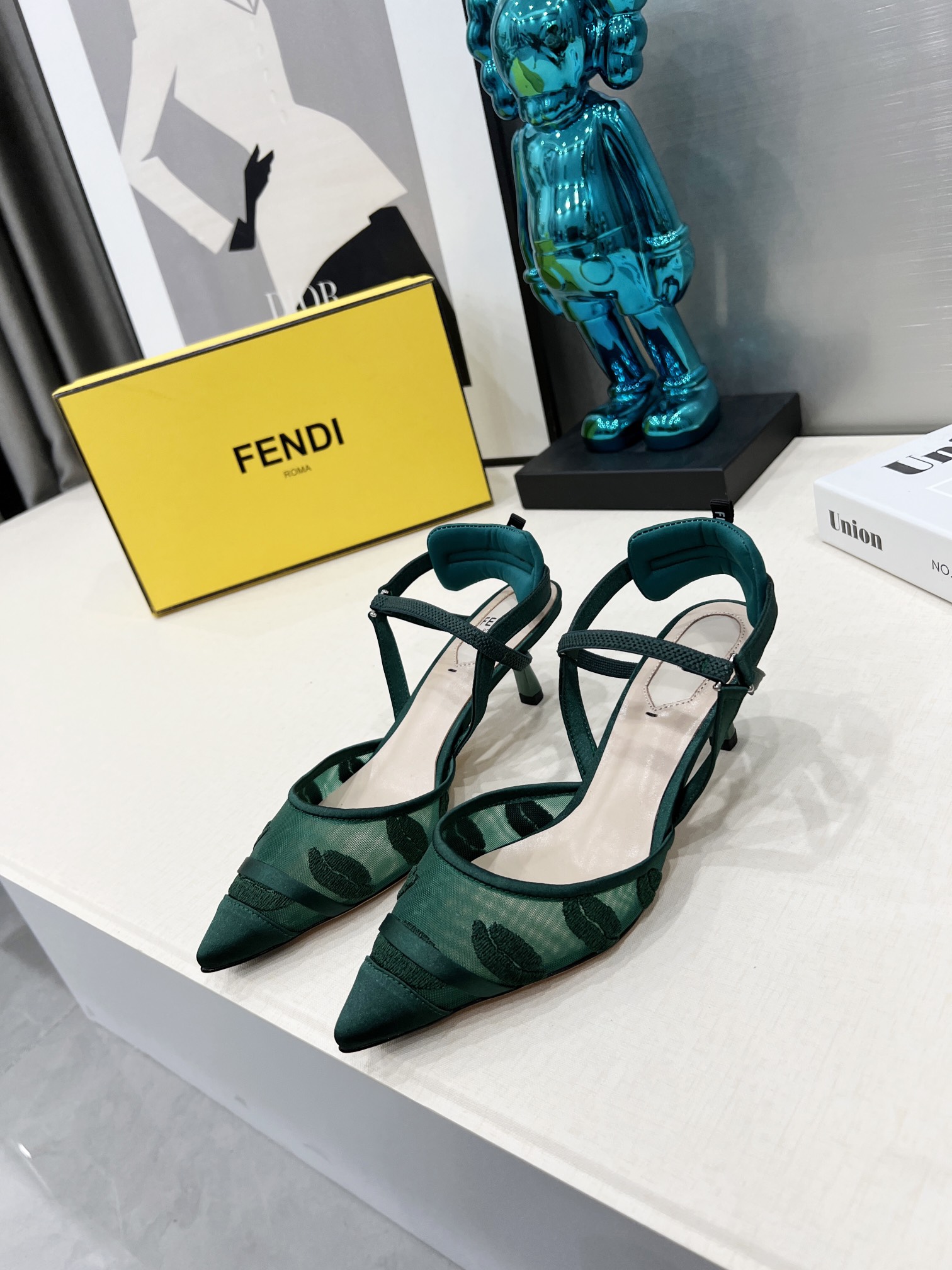 Fendi Women Colibri Pumps-0028 35-42