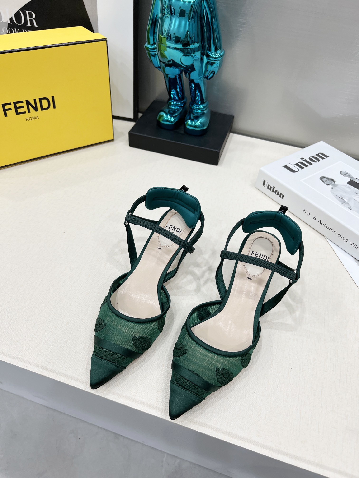 Fendi Women Colibri Pumps-0028 35-42