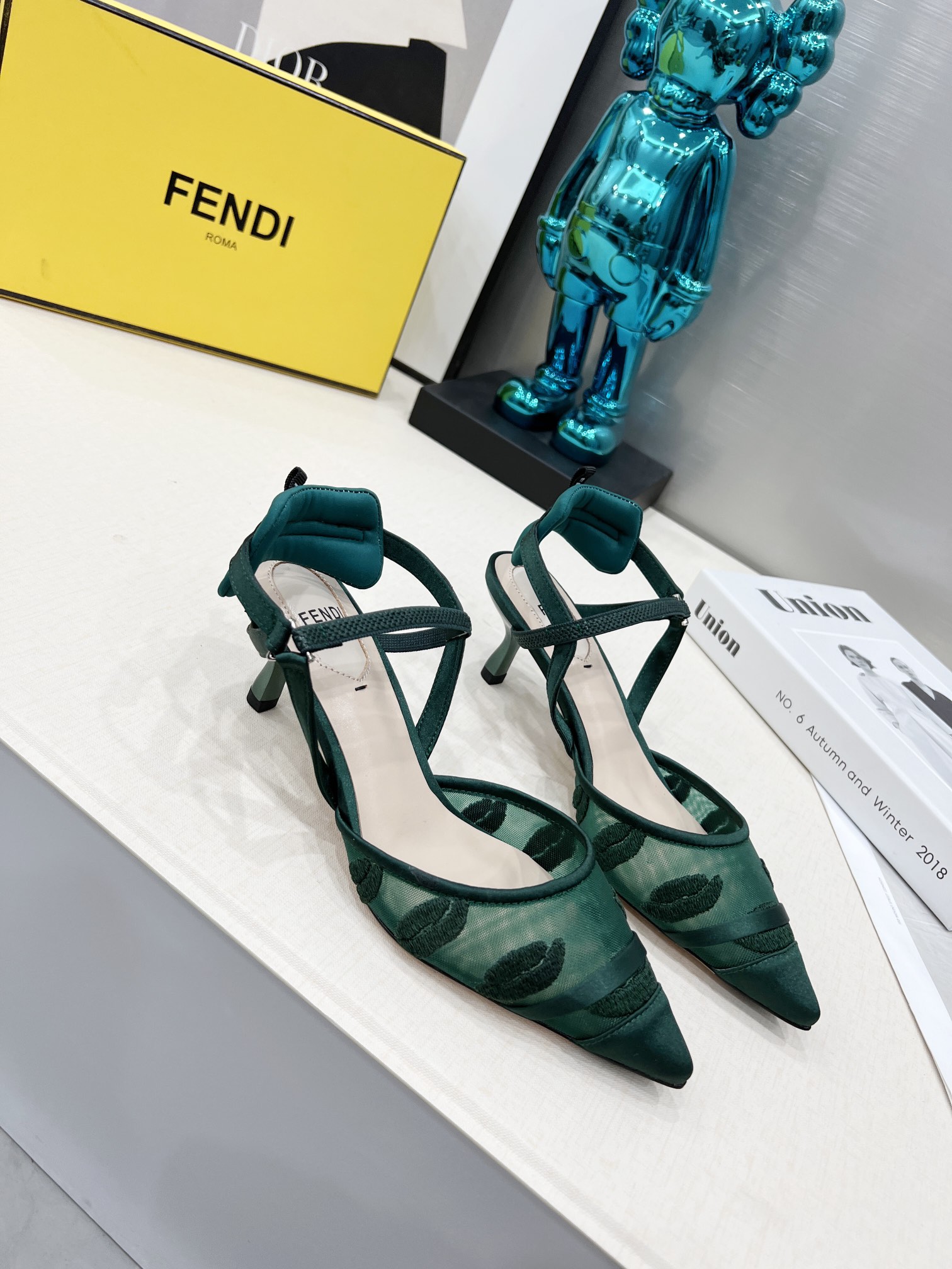 Fendi Women Colibri Pumps-0028 35-42