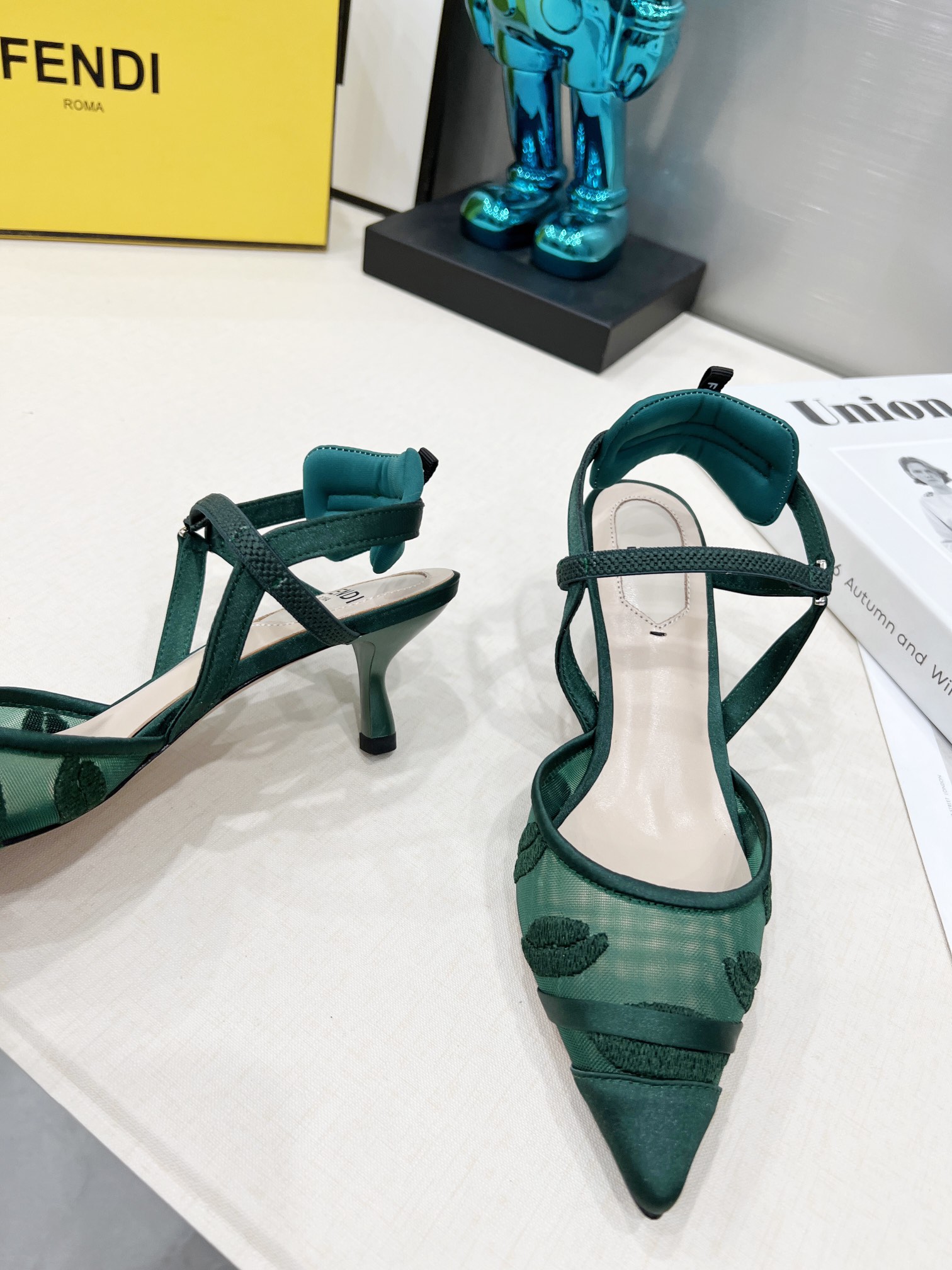Fendi Women Colibri Pumps-0028 35-42