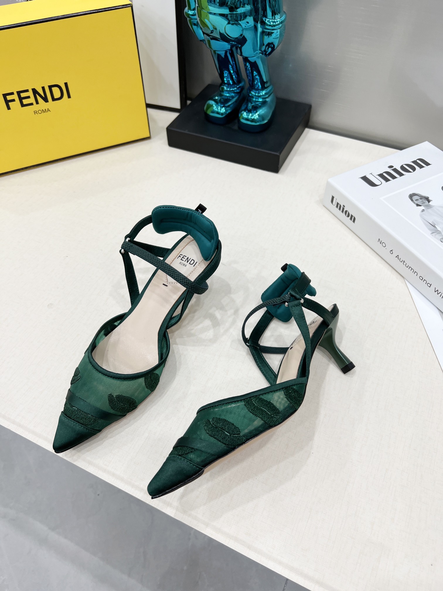 Fendi Women Colibri Pumps-0028 35-42