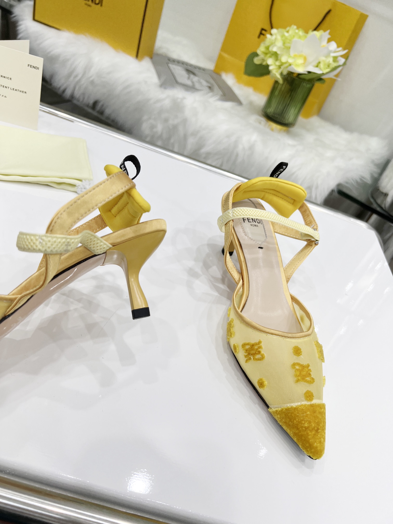 Fendi Women Colibri Pumps-0029 35-42