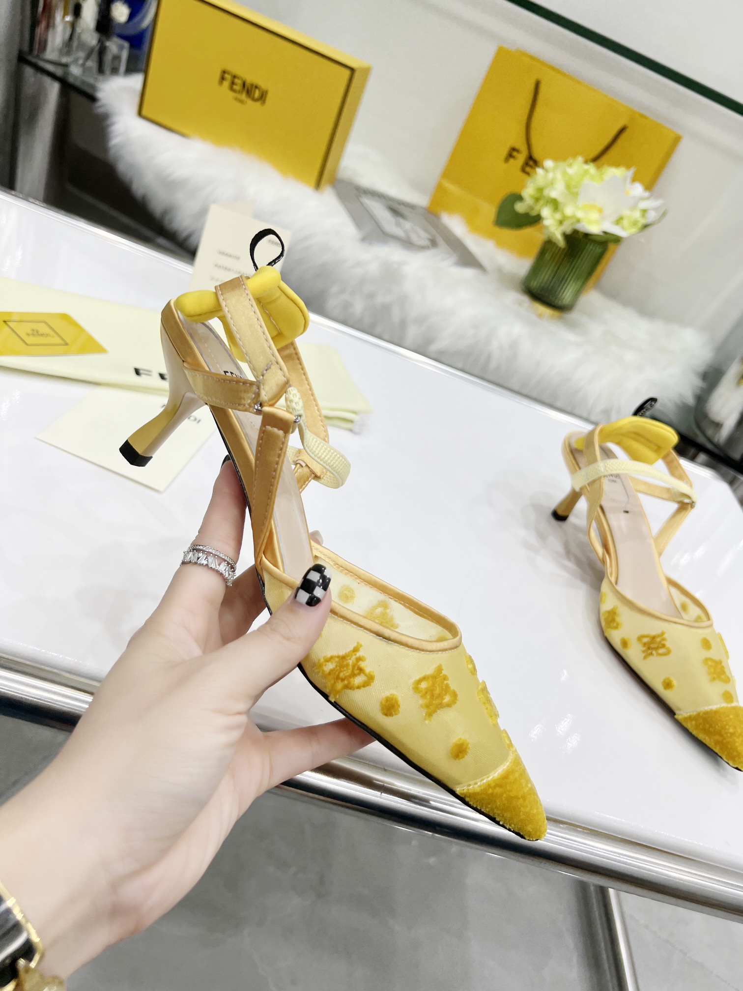 Fendi Women Colibri Pumps-0029 35-42