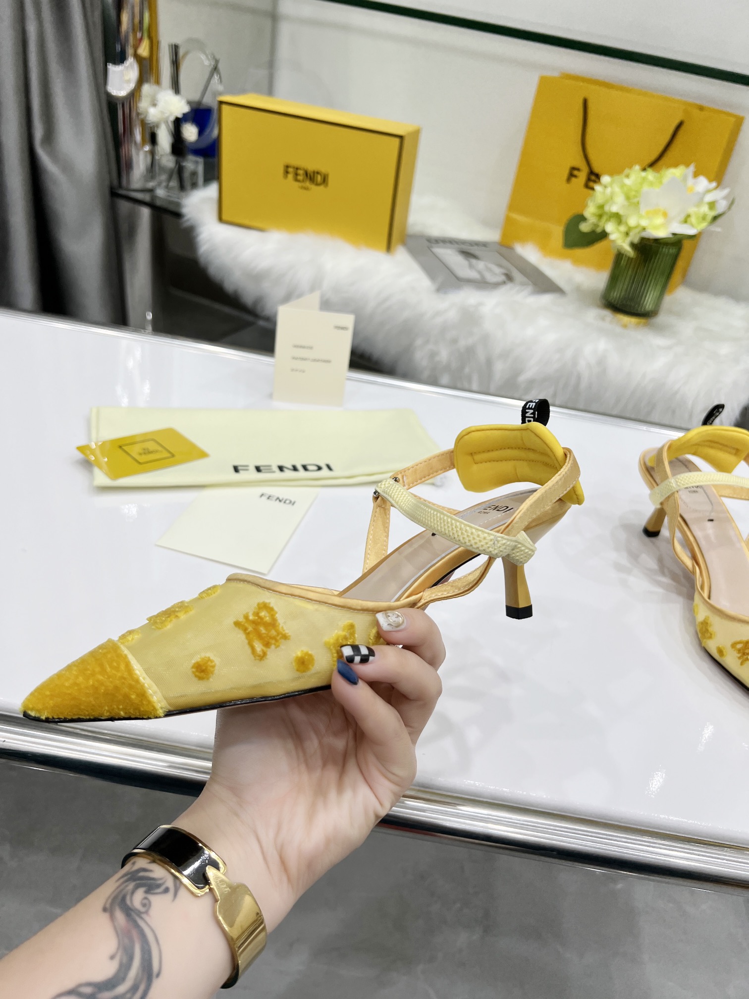 Fendi Women Colibri Pumps-0029 35-42