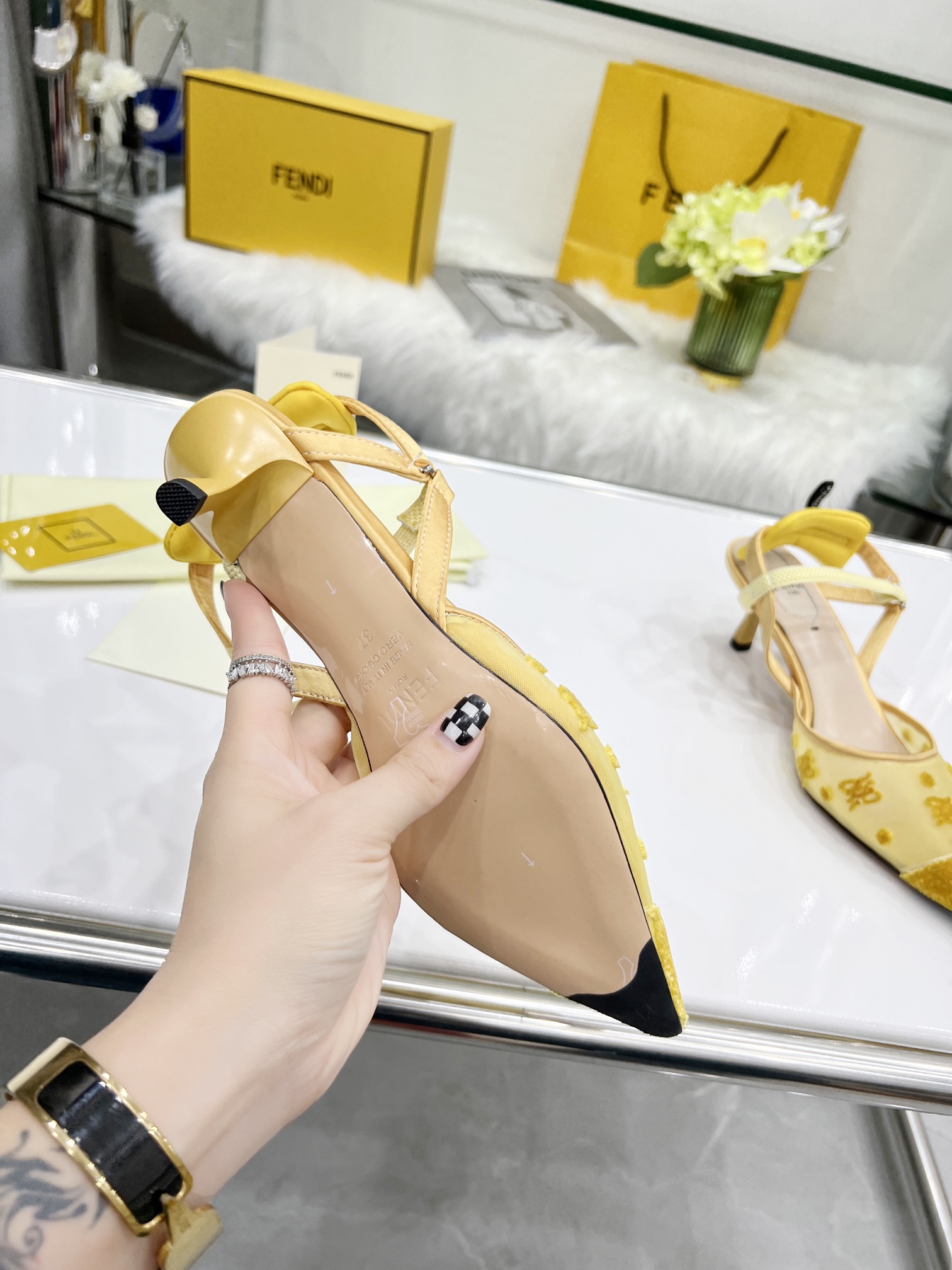 Fendi Women Colibri Pumps-0029 35-42