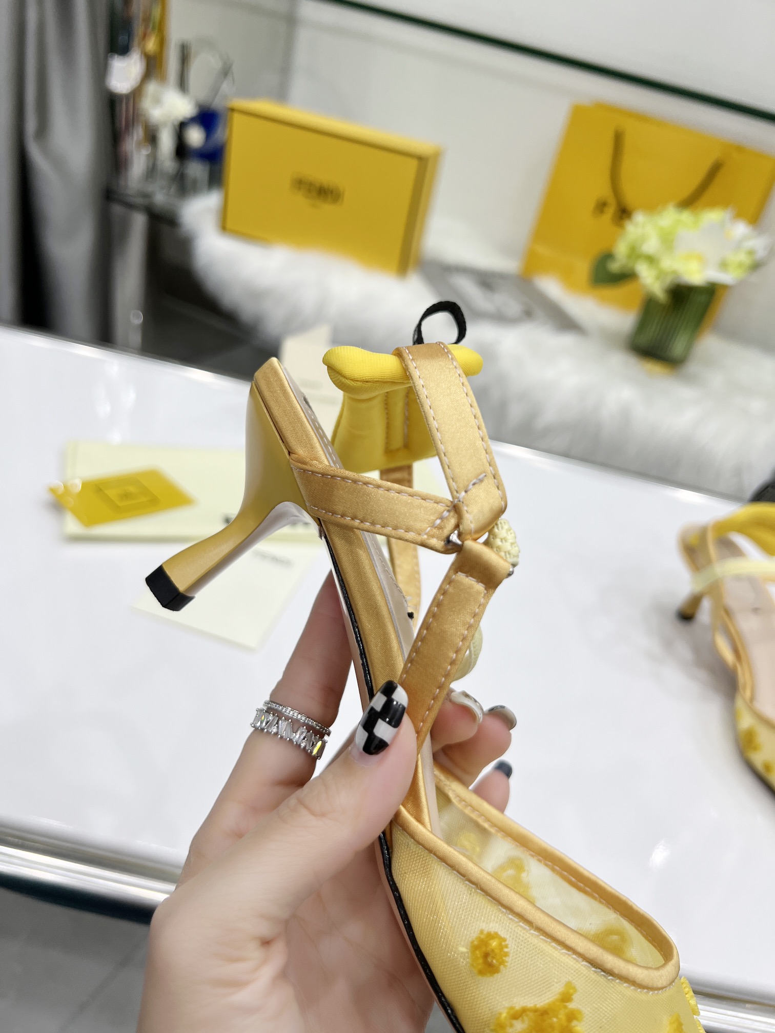 Fendi Women Colibri Pumps-0029 35-42