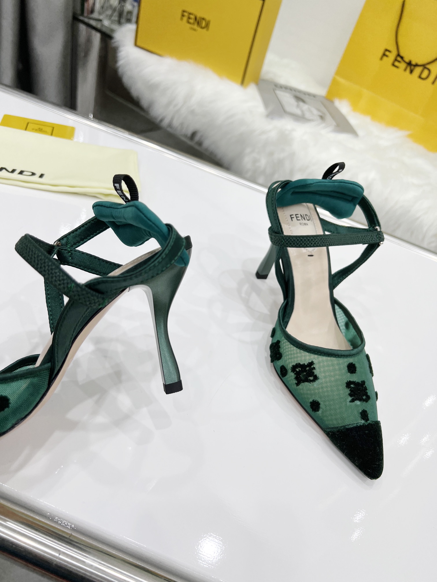 Fendi Women Colibri Pumps-0034 35-42