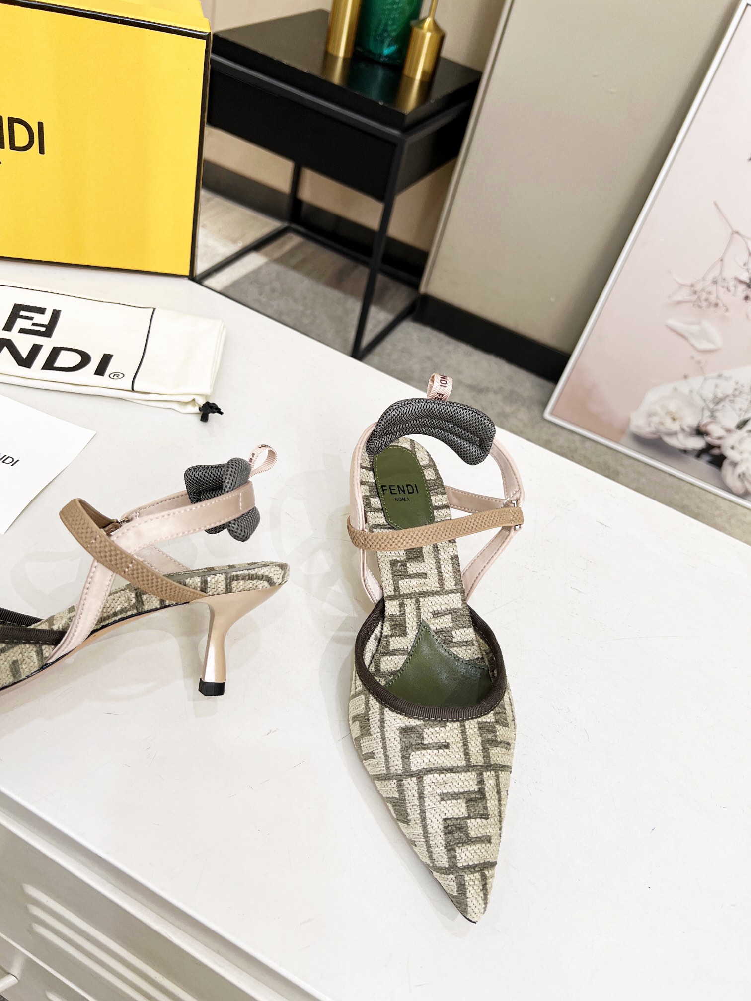 Fendi Women Colibri Pumps-0044 35-42