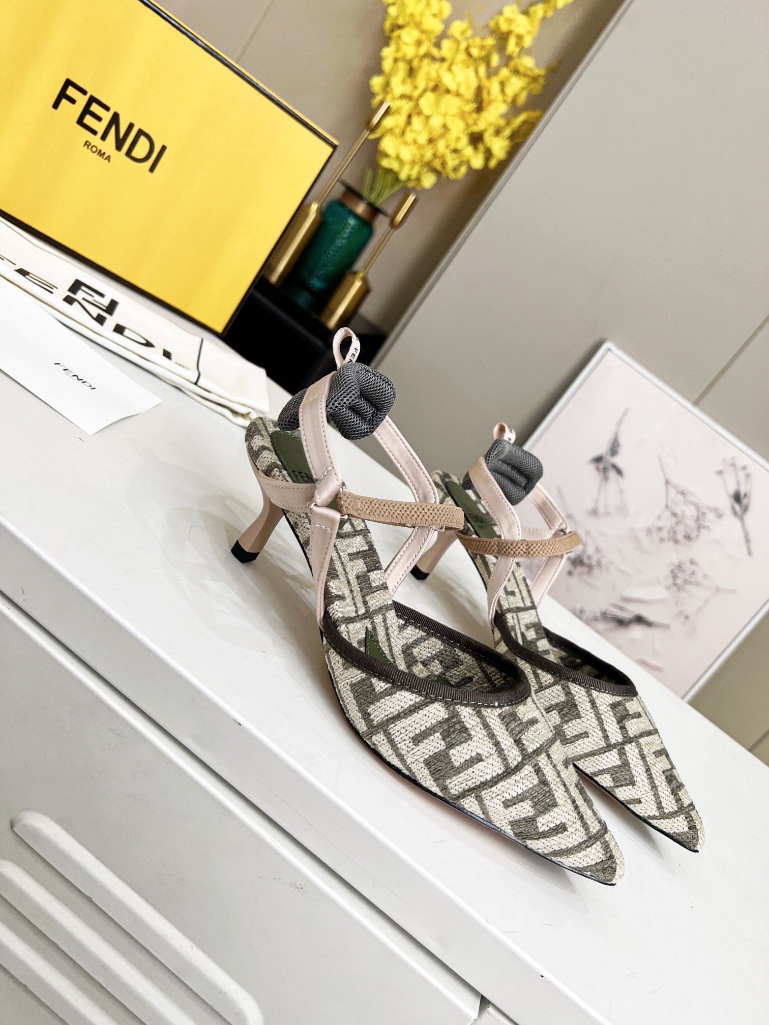 Fendi Women Colibri Pumps-0044 35-42