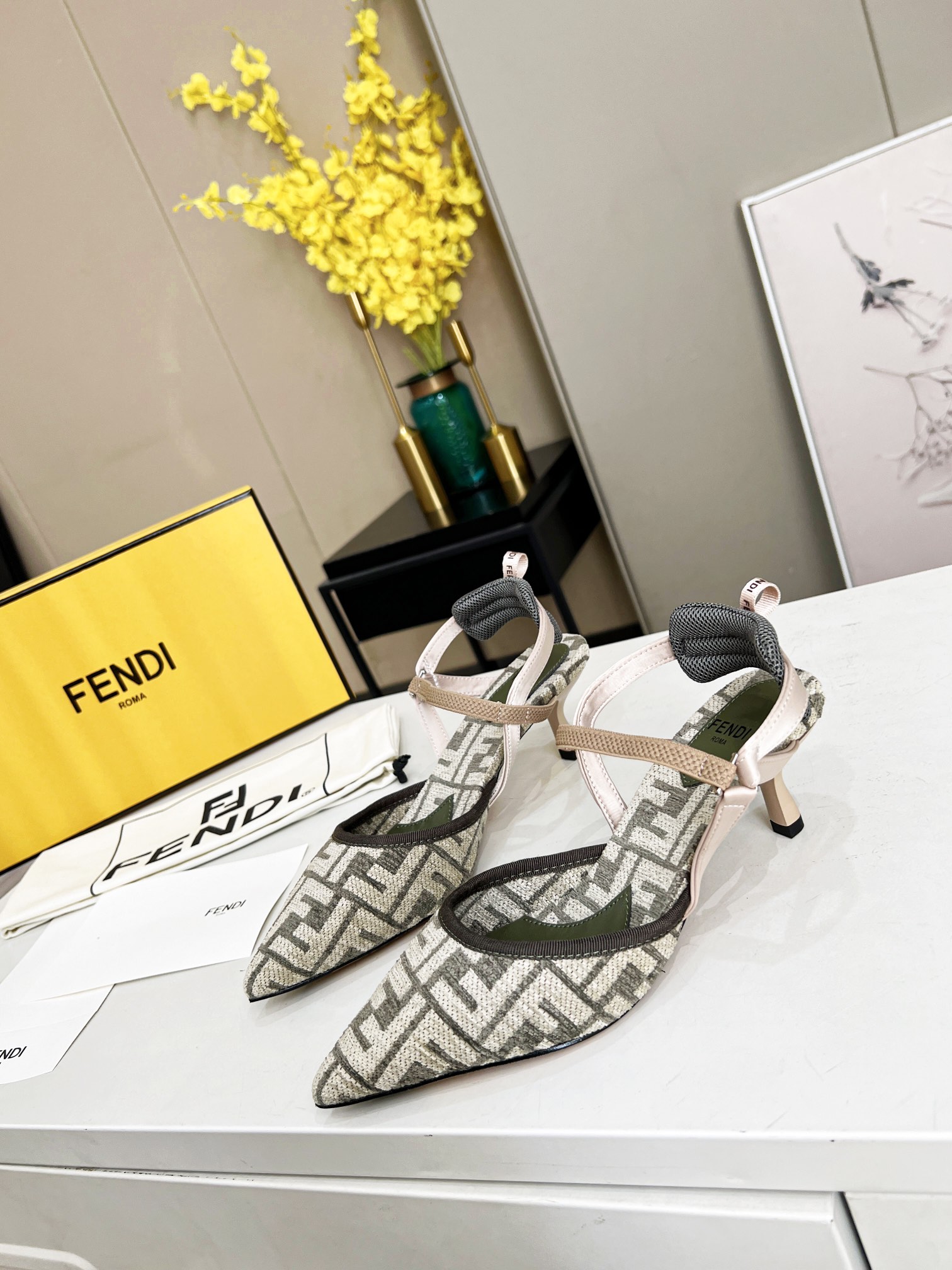 Fendi Women Colibri Pumps-0044 35-42