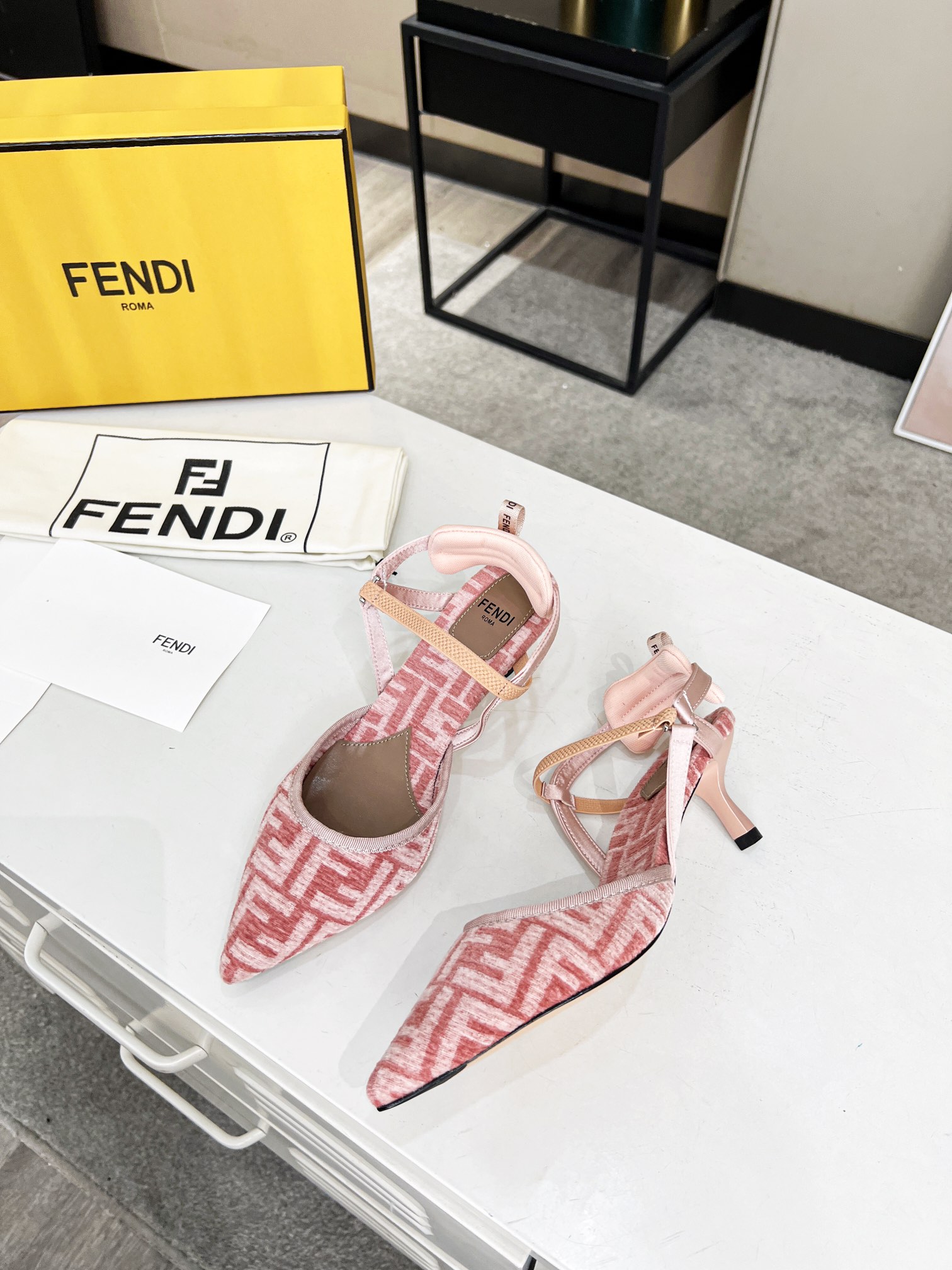 Fendi Women Colibri Pumps-0045 35-42