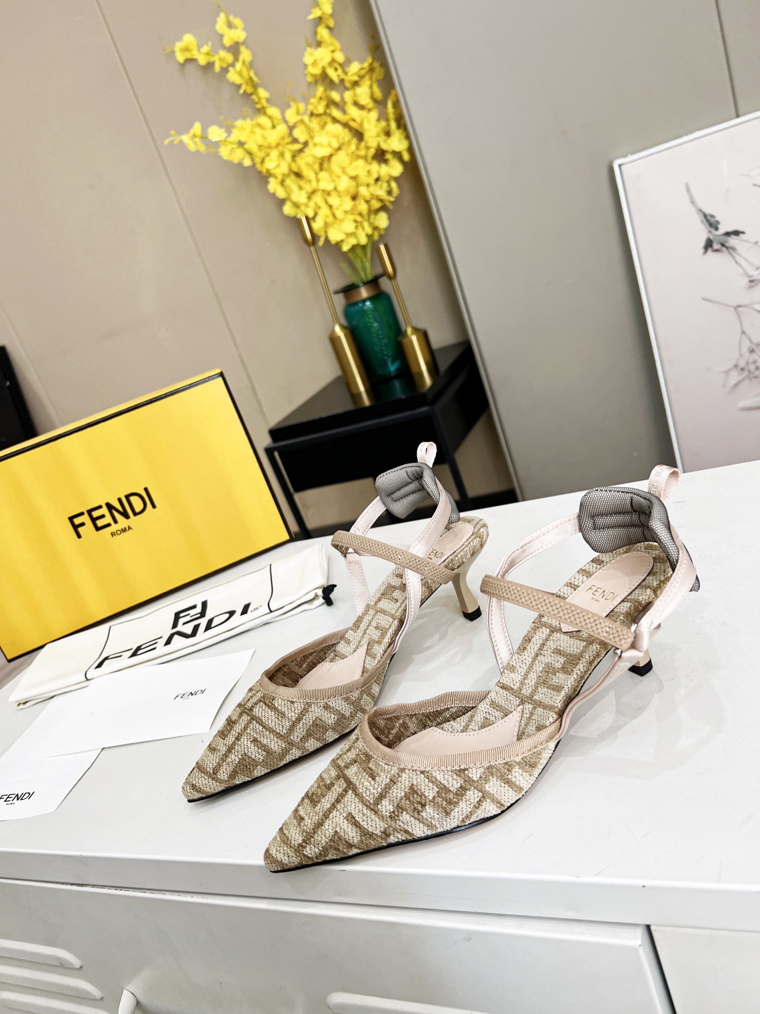 Fendi Women Colibri Pumps-0046 35-42