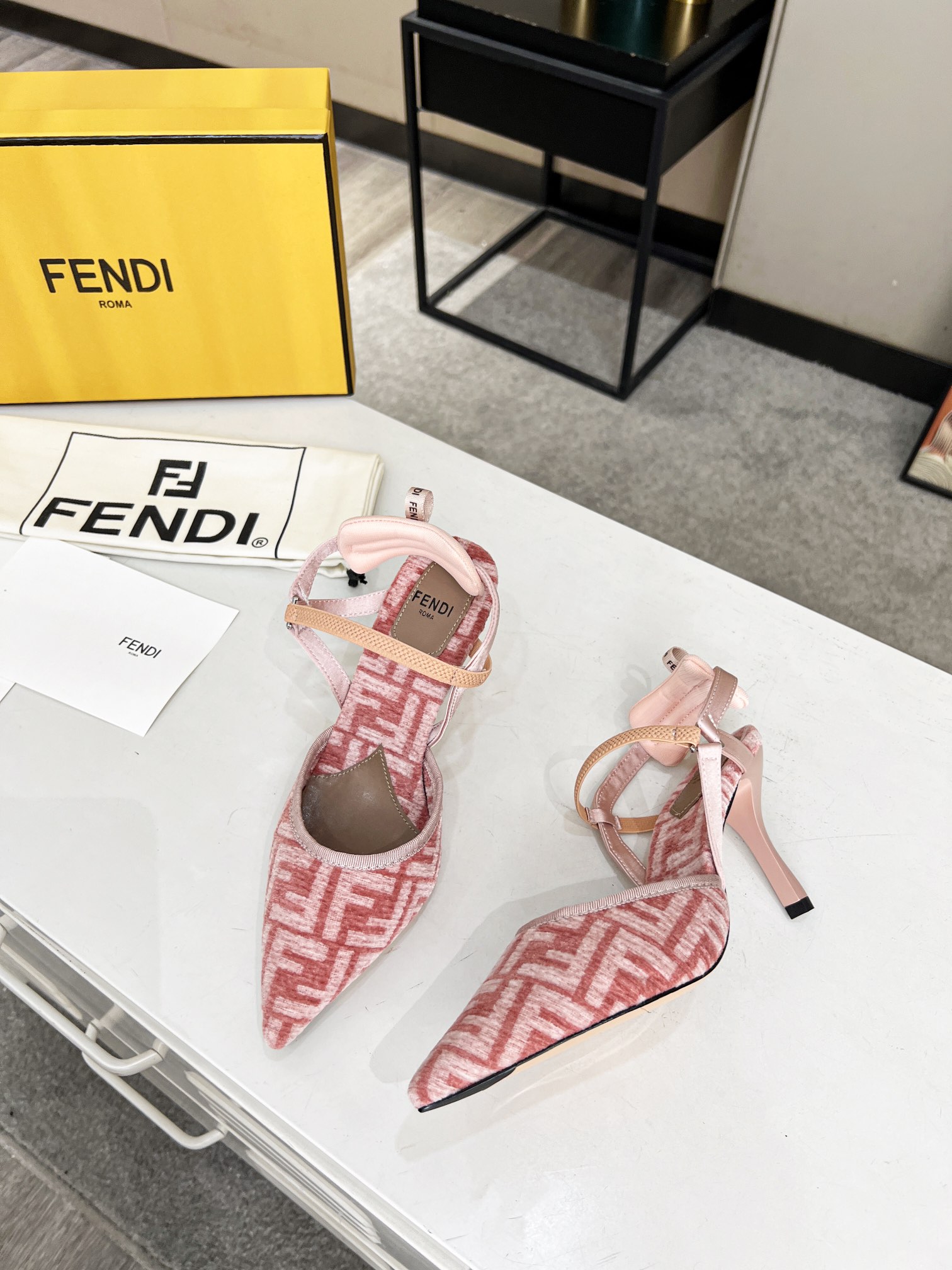 Fendi Women Colibri Pumps-0048 35-42