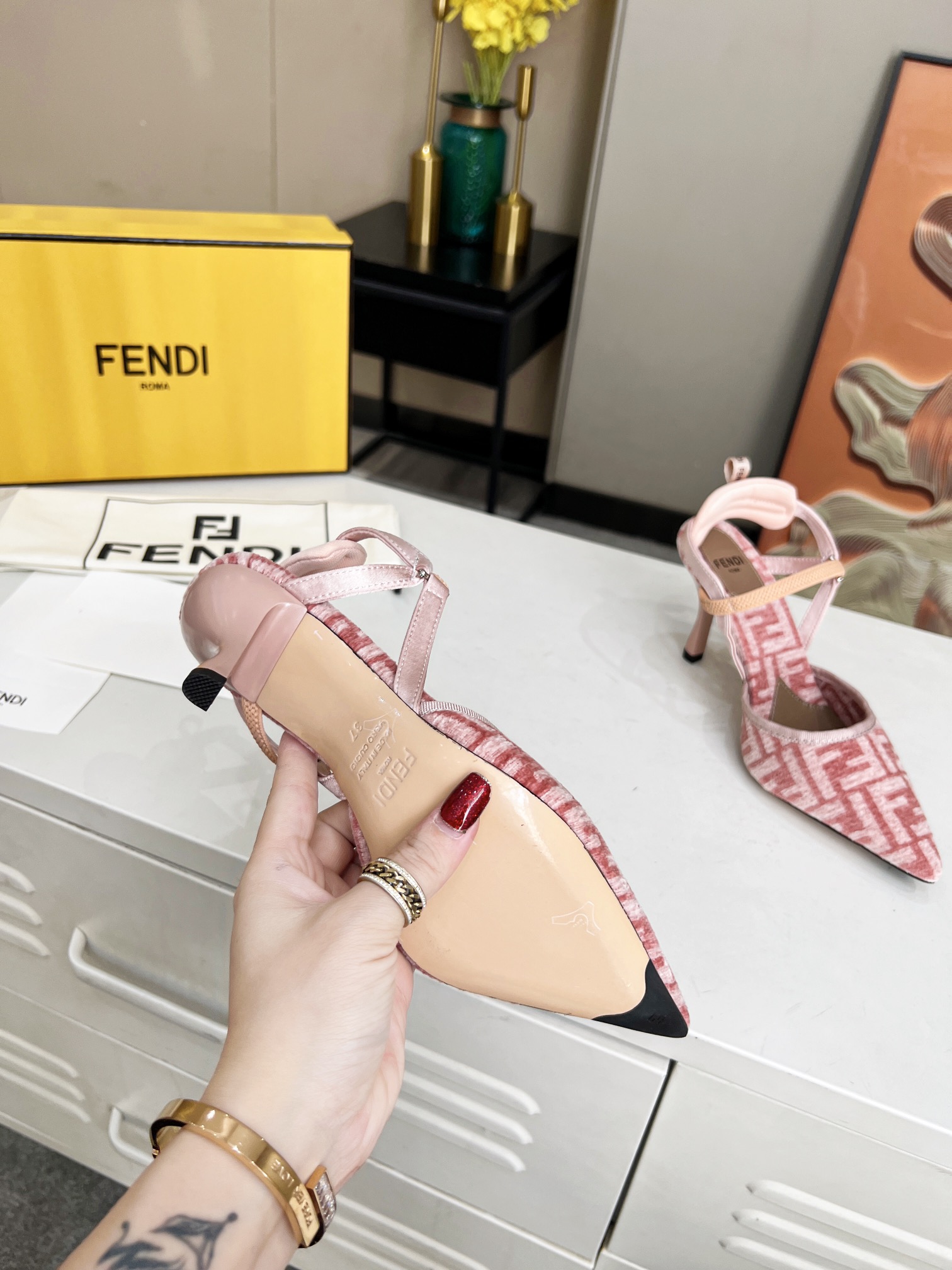 Fendi Women Colibri Pumps-0048 35-42