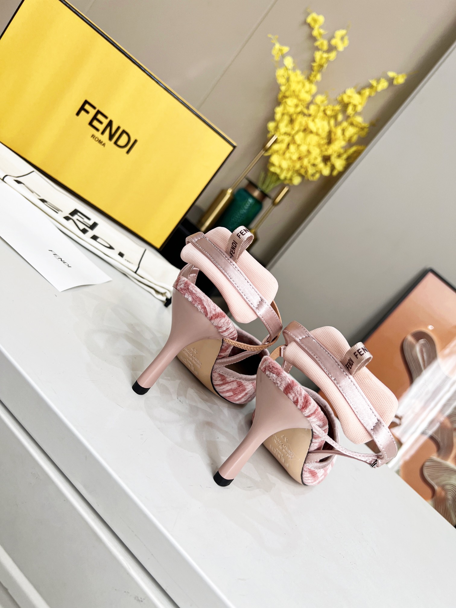 Fendi Women Colibri Pumps-0048 35-42