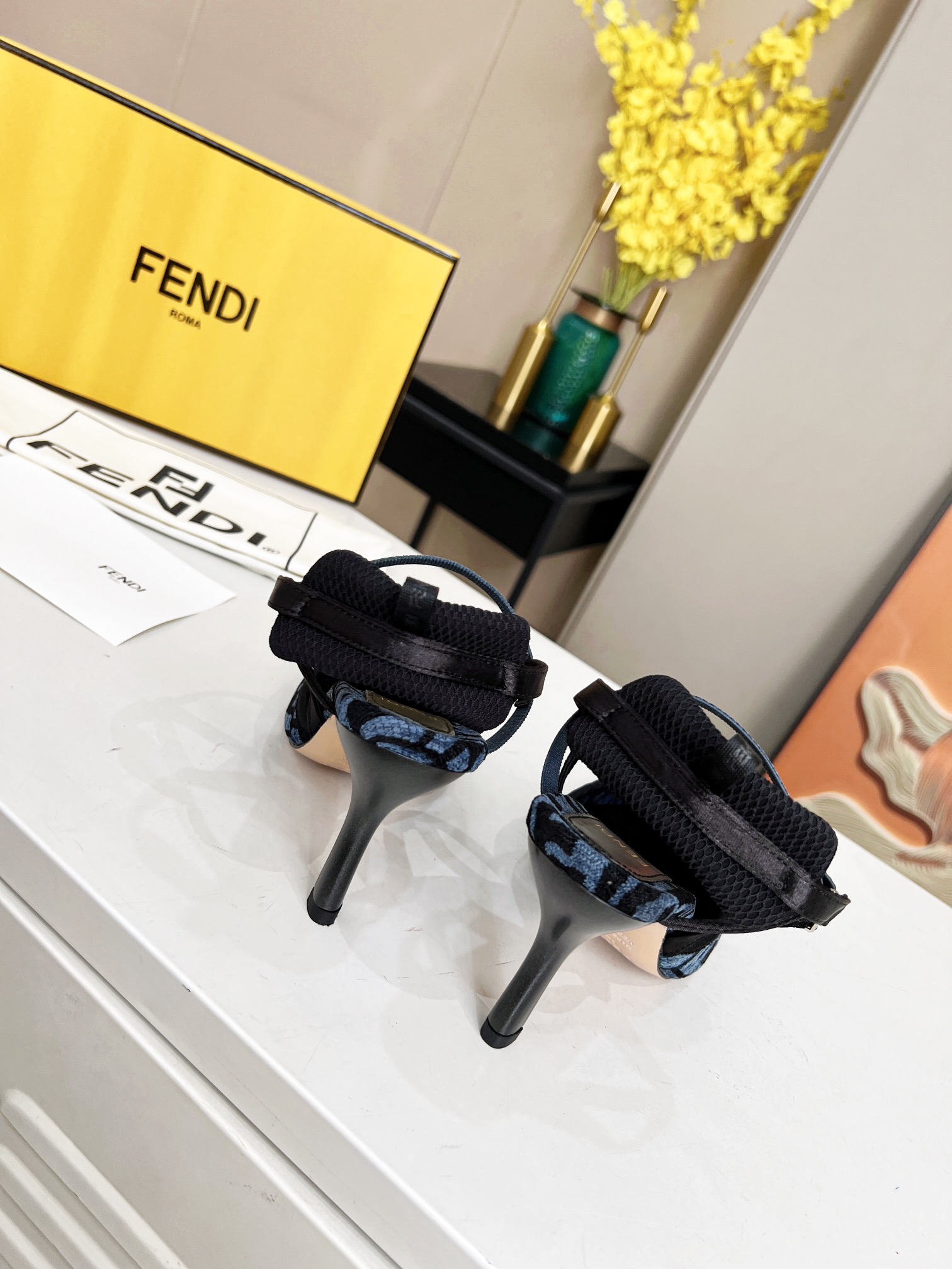 Fendi Women Colibri Pumps-0049 35-42