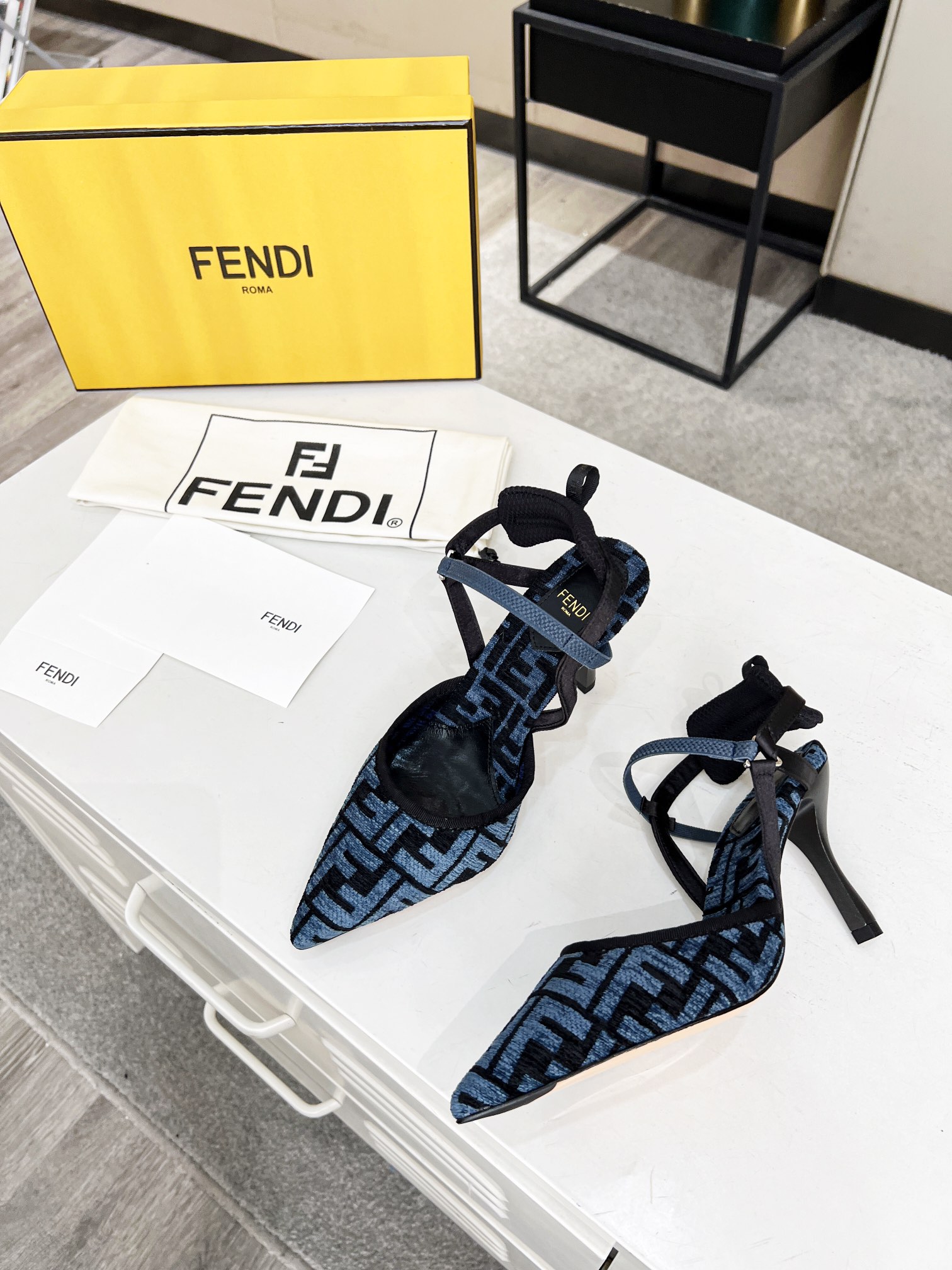 Fendi Women Colibri Pumps-0049 35-42