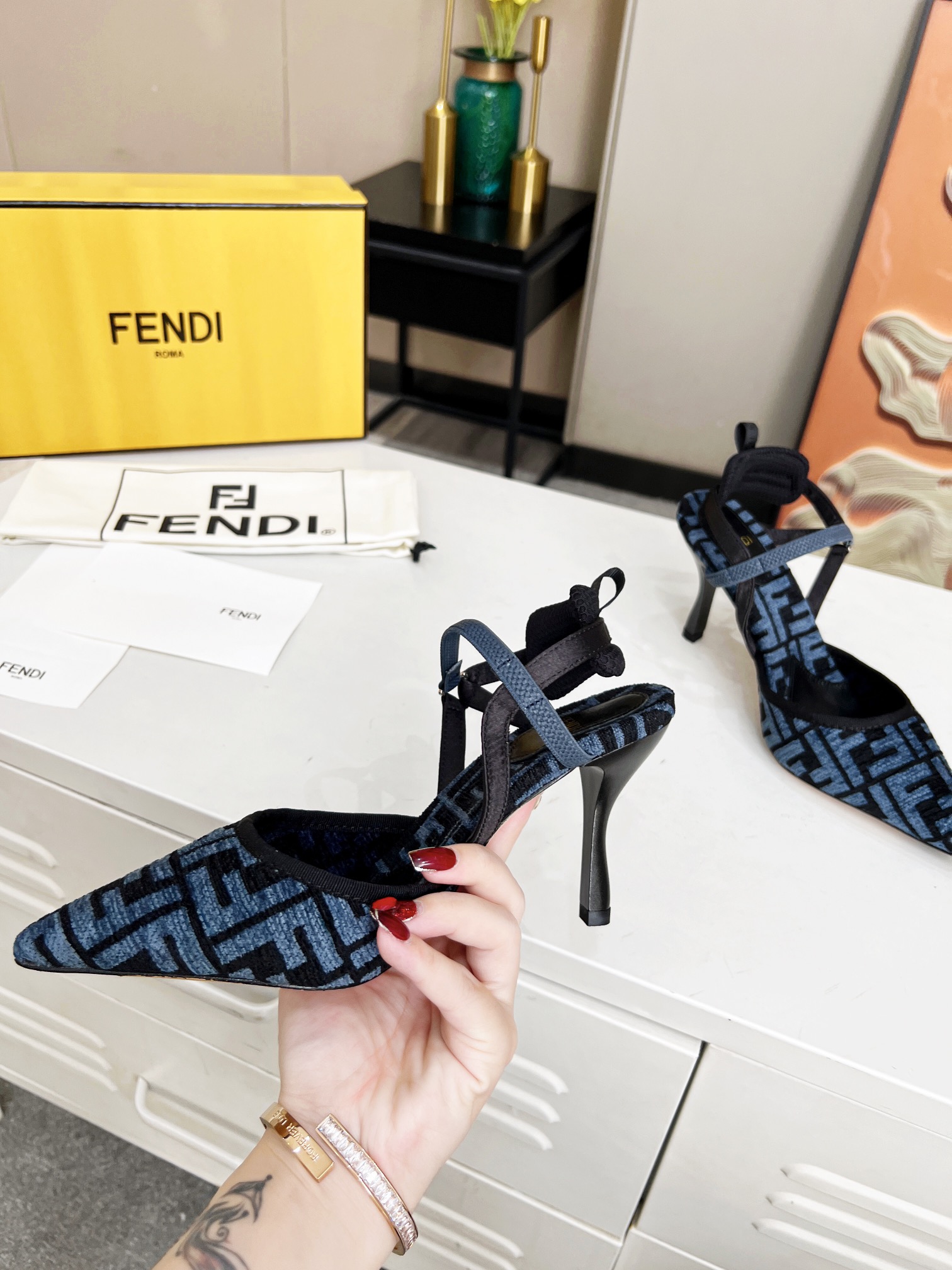 Fendi Women Colibri Pumps-0049 35-42