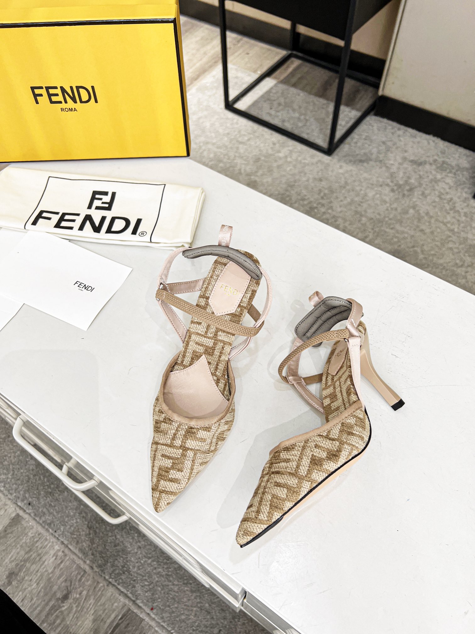 Fendi Women Colibri Pumps-0050 35-42