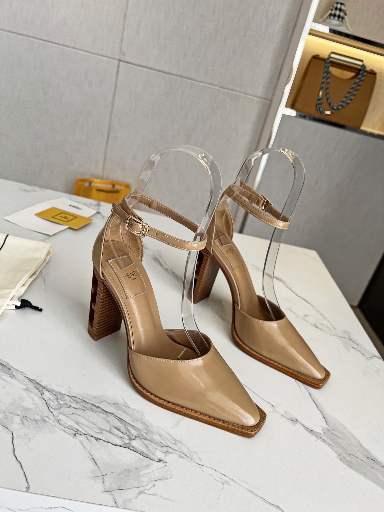 Fendi Women Colibri Pumps-0051 35-42