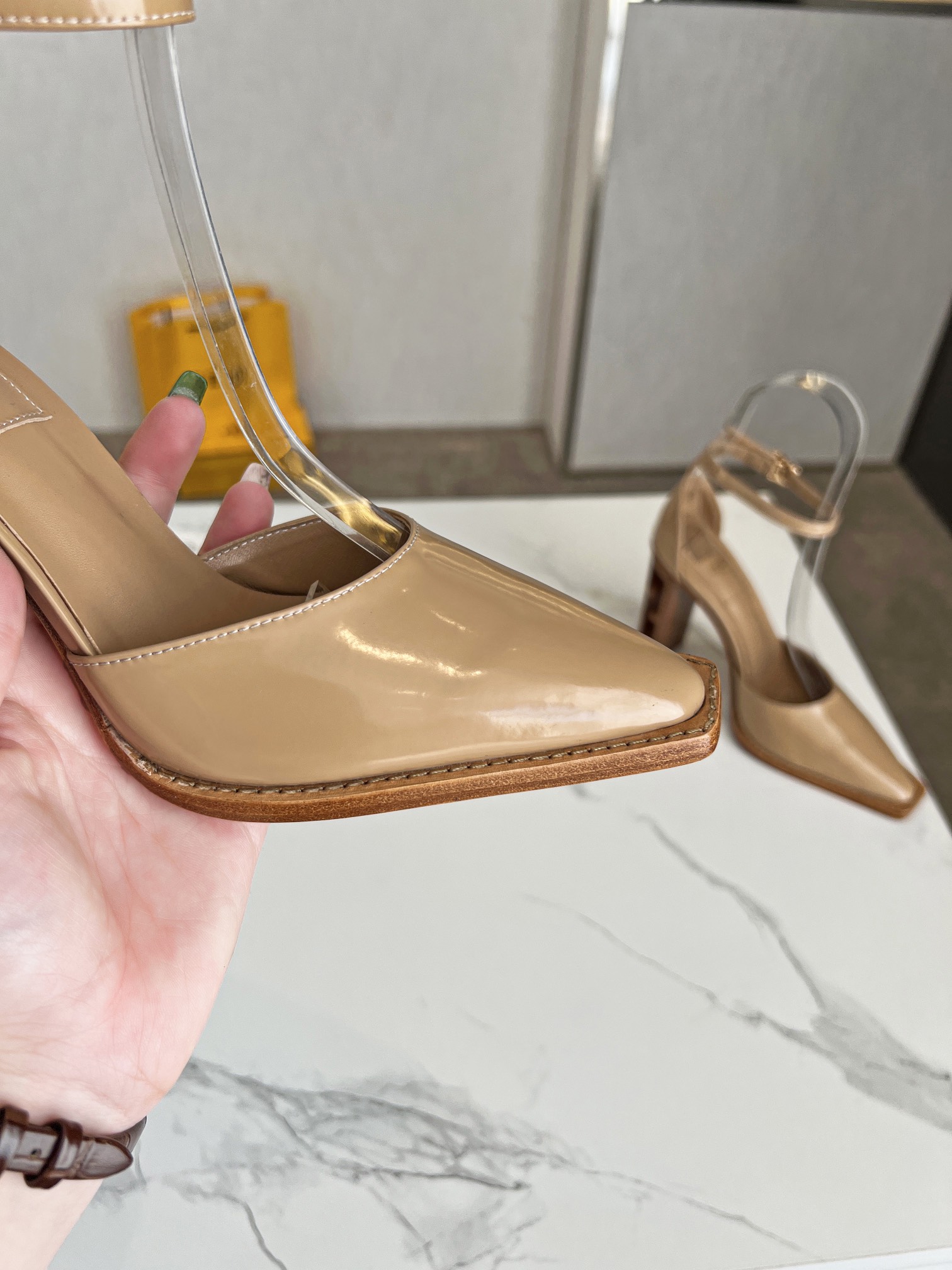 Fendi Women Colibri Pumps-0051 35-42