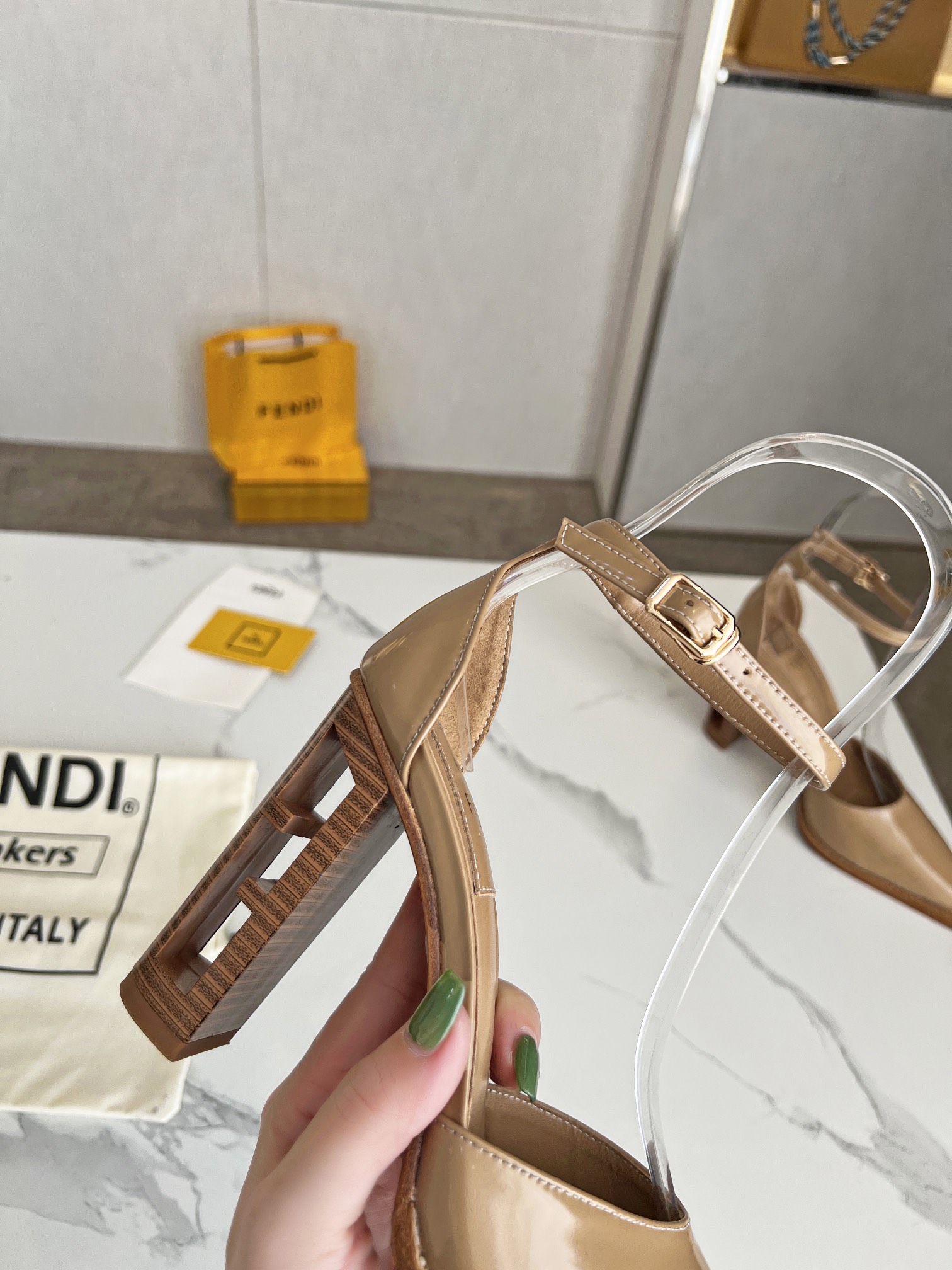 Fendi Women Colibri Pumps-0051 35-42