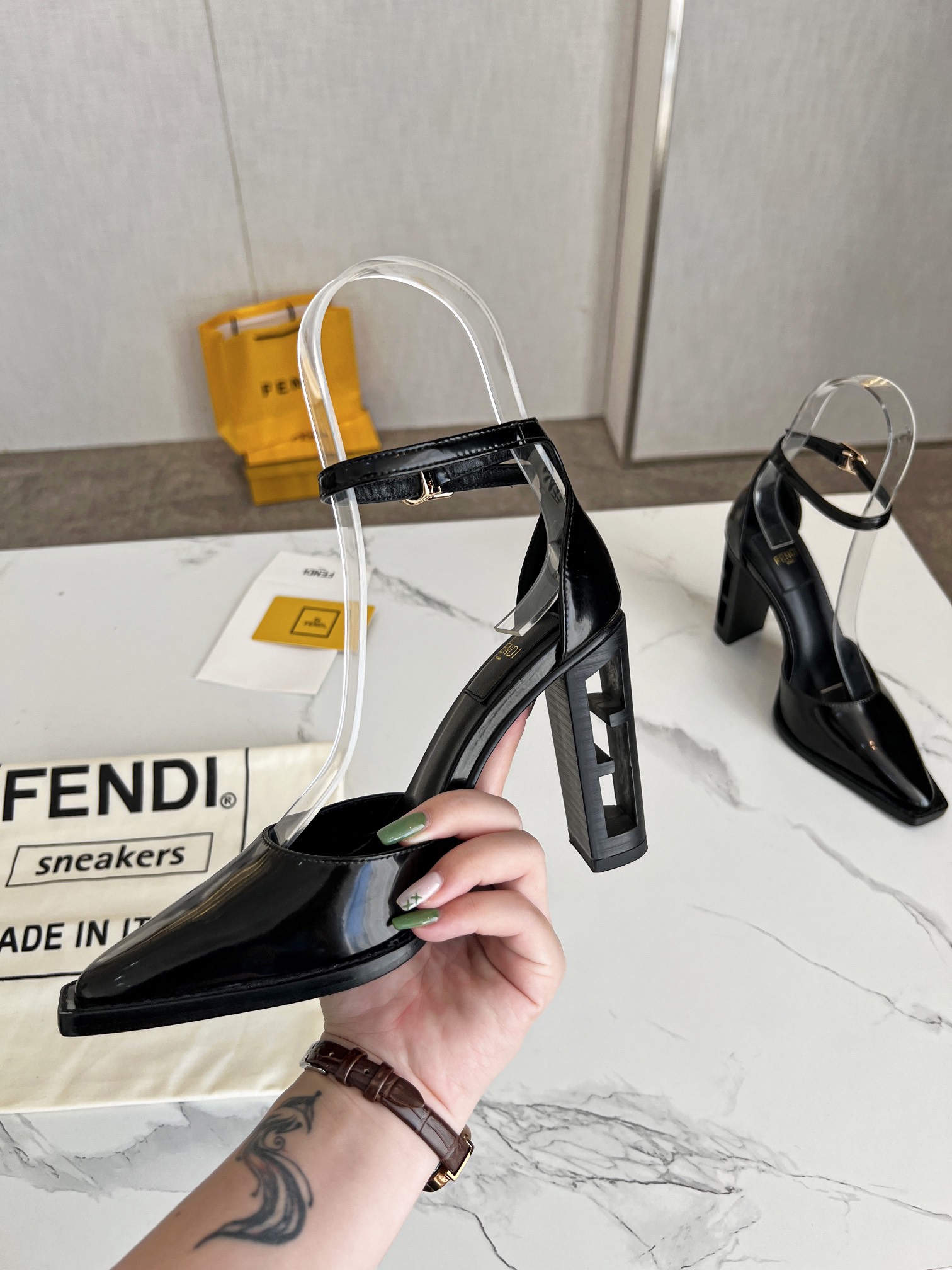 Fendi Women Colibri Pumps-0052 35-42