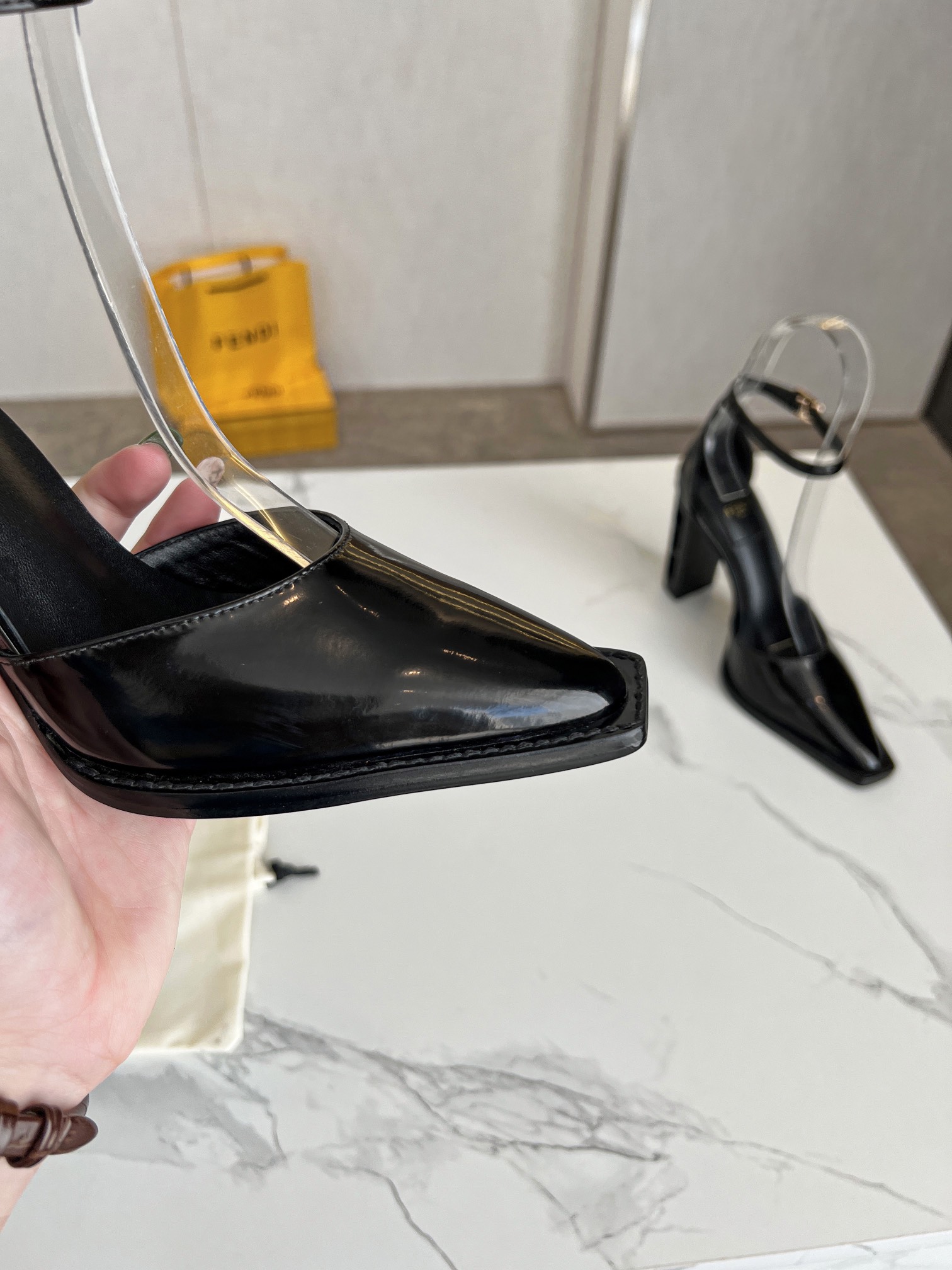 Fendi Women Colibri Pumps-0052 35-42