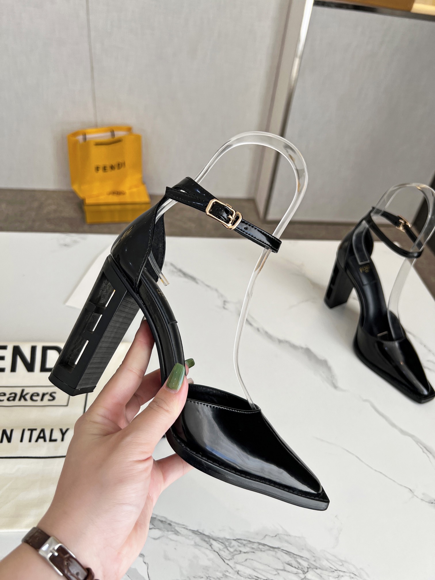 Fendi Women Colibri Pumps-0052 35-42