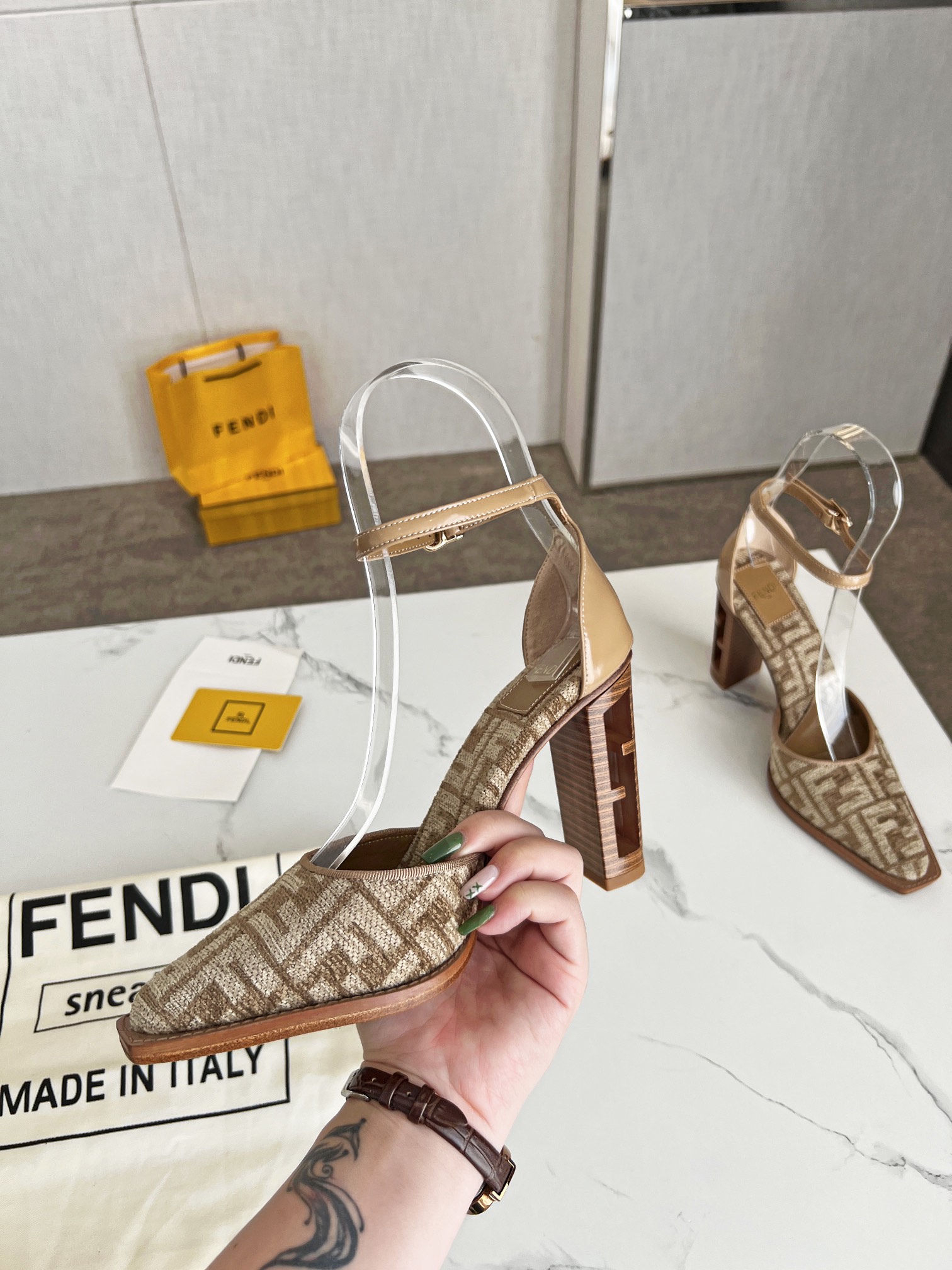 Fendi Women Colibri Pumps-0053 35-42