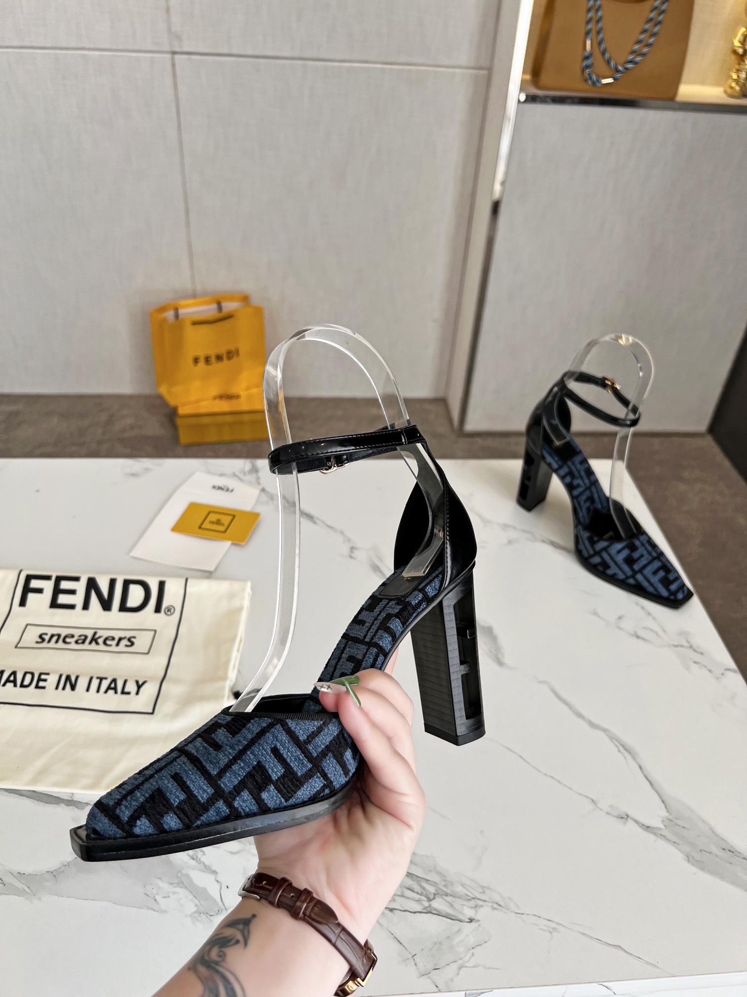 Fendi Women Colibri Pumps-0054 35-42