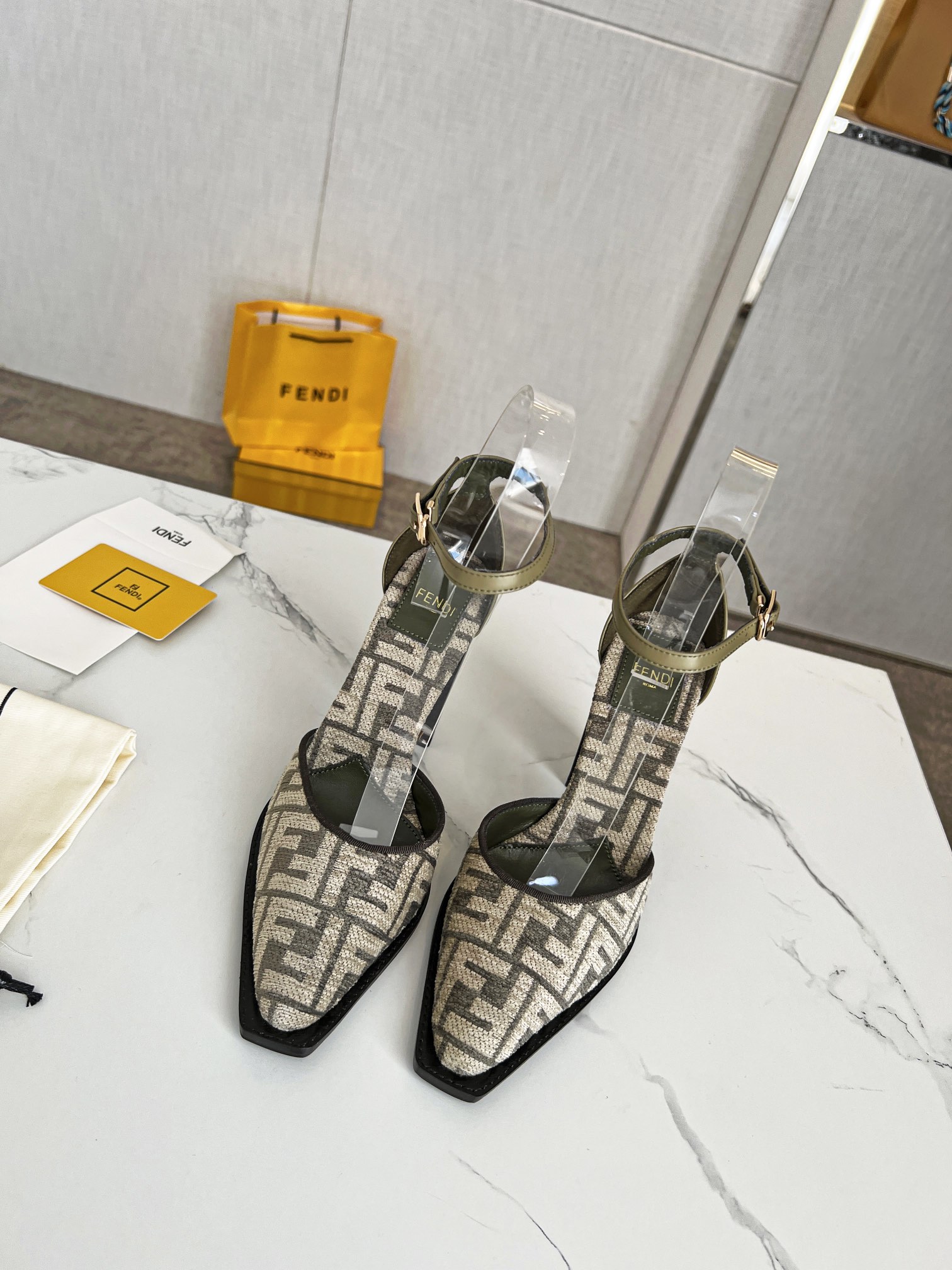 Fendi Women Colibri Pumps-0055 35-42