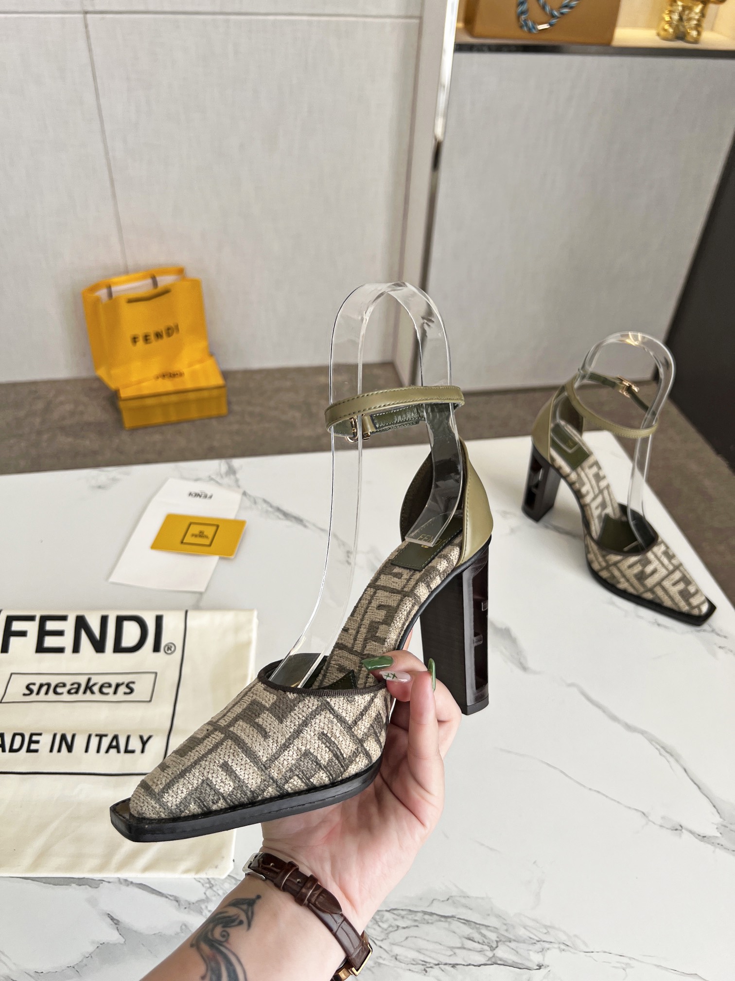 Fendi Women Colibri Pumps-0055 35-42