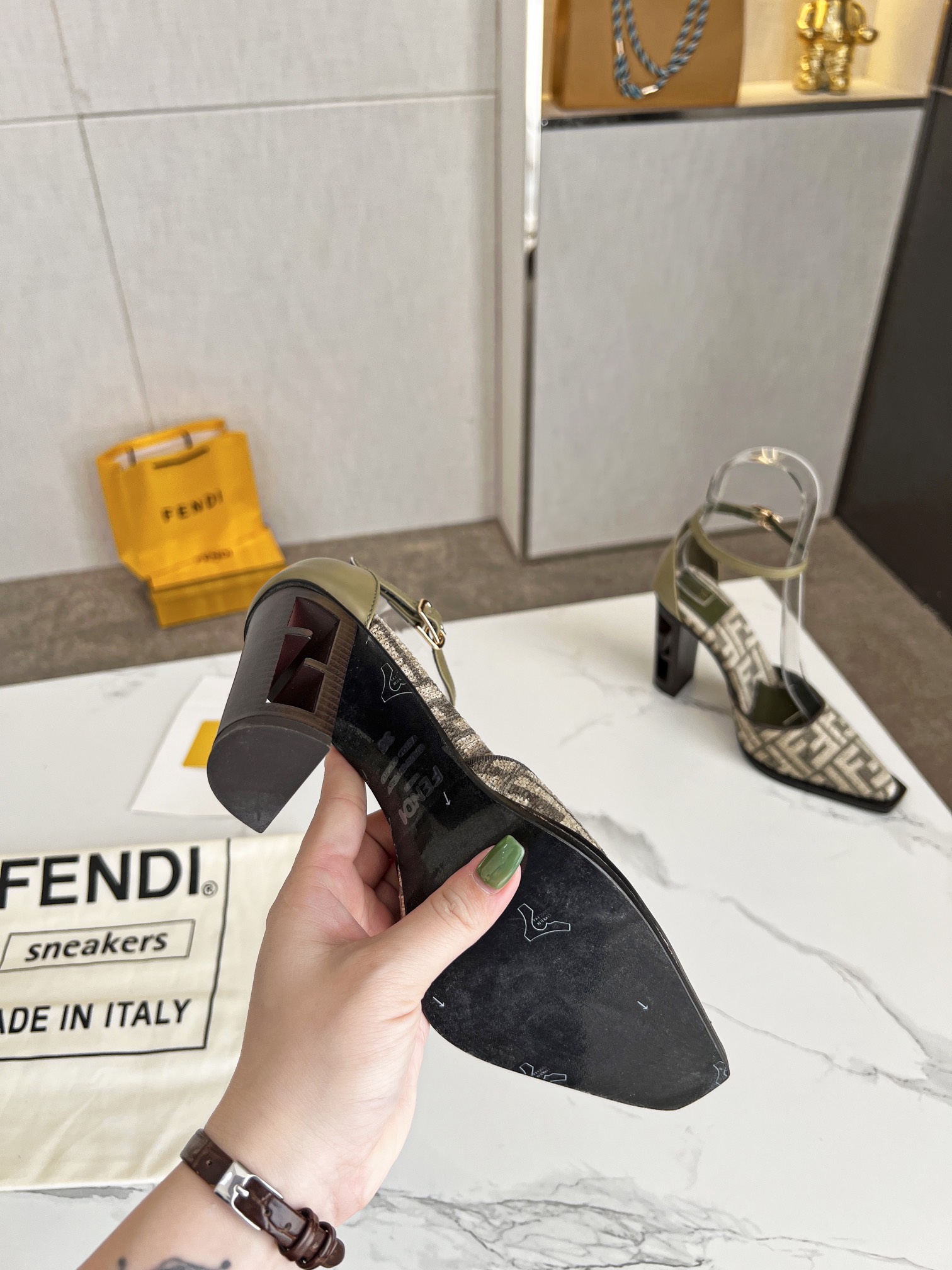 Fendi Women Colibri Pumps-0055 35-42