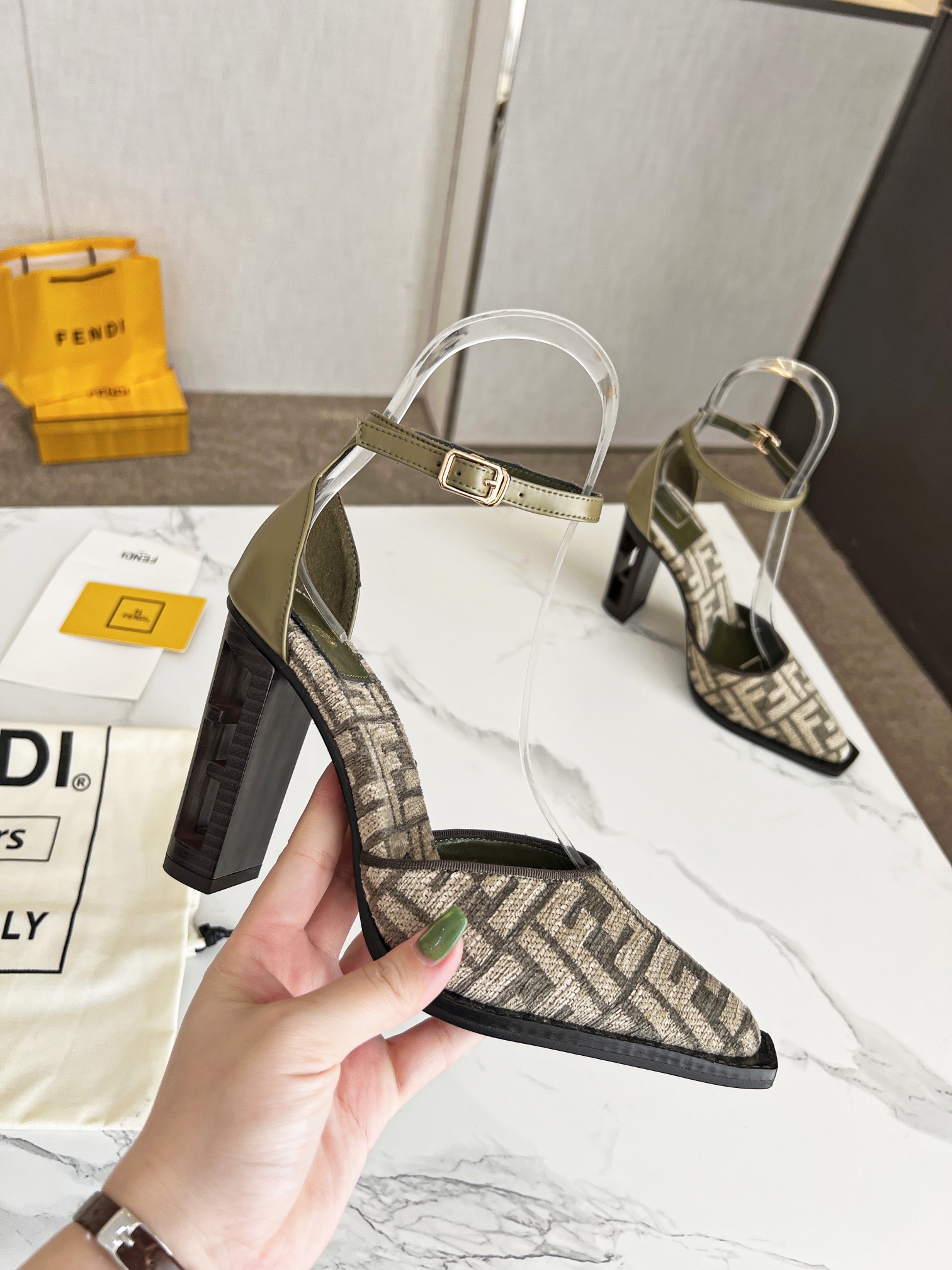 Fendi Women Colibri Pumps-0055 35-42