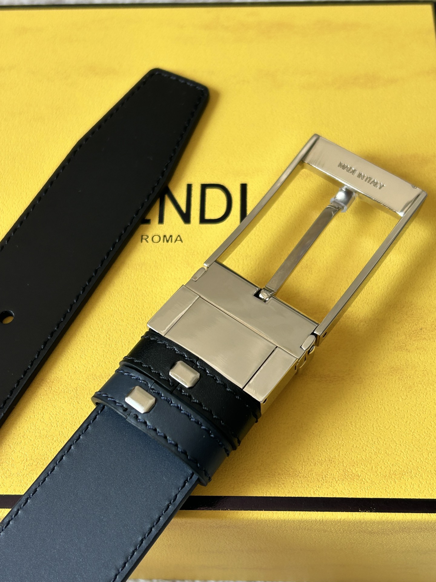 Fendi Womens Leather Belt Width 2.0cm-0020