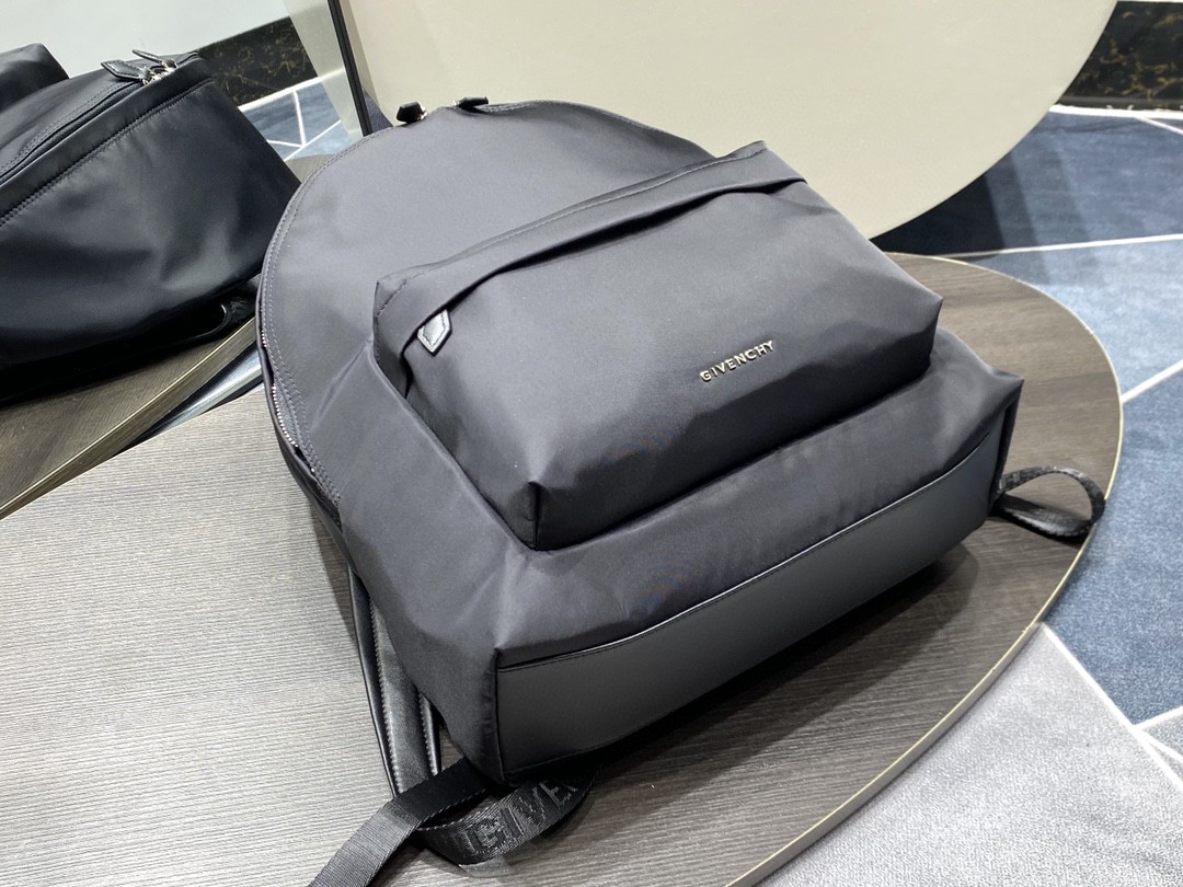 Givenchy Mens Backpack Black-009