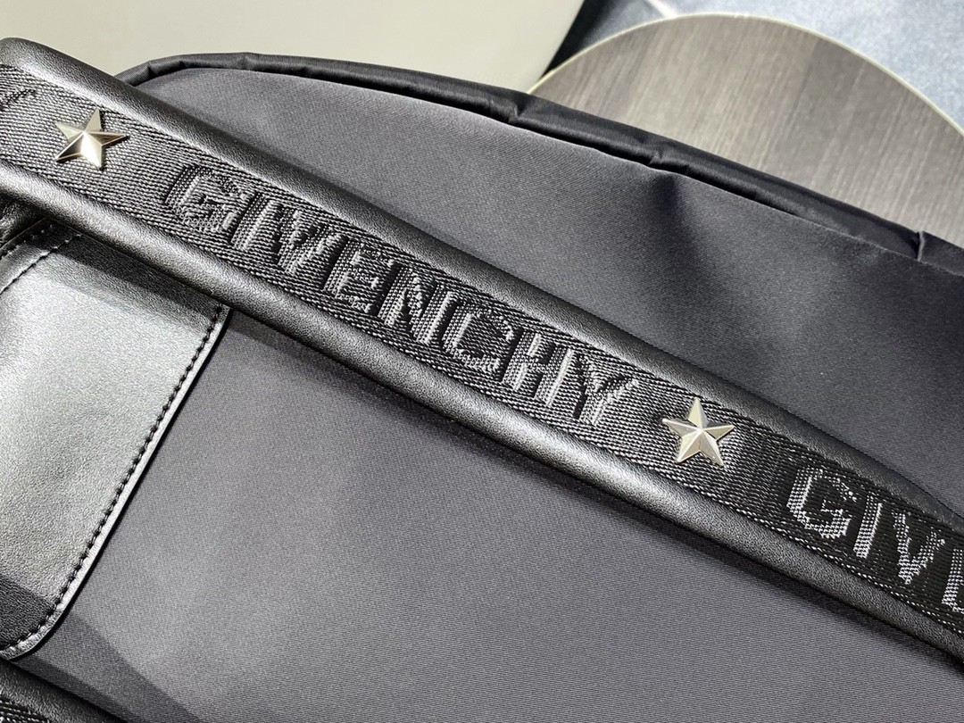 Givenchy Mens Backpack Black-009