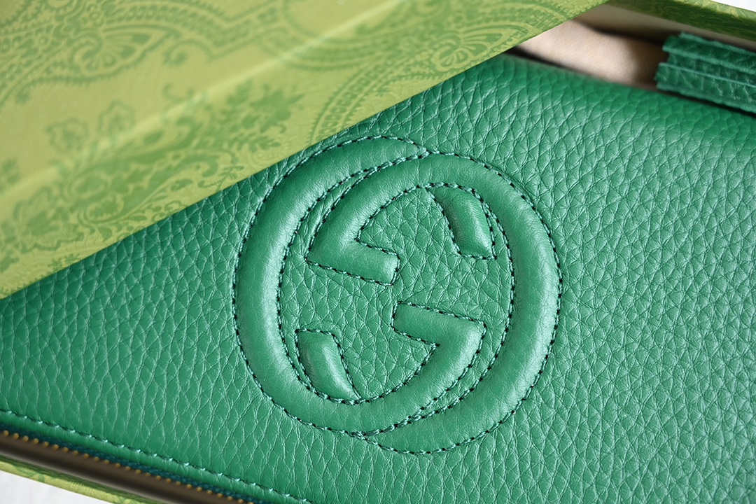 Gucci 308004 Soho Long Round Zippy Wallet Green Leather