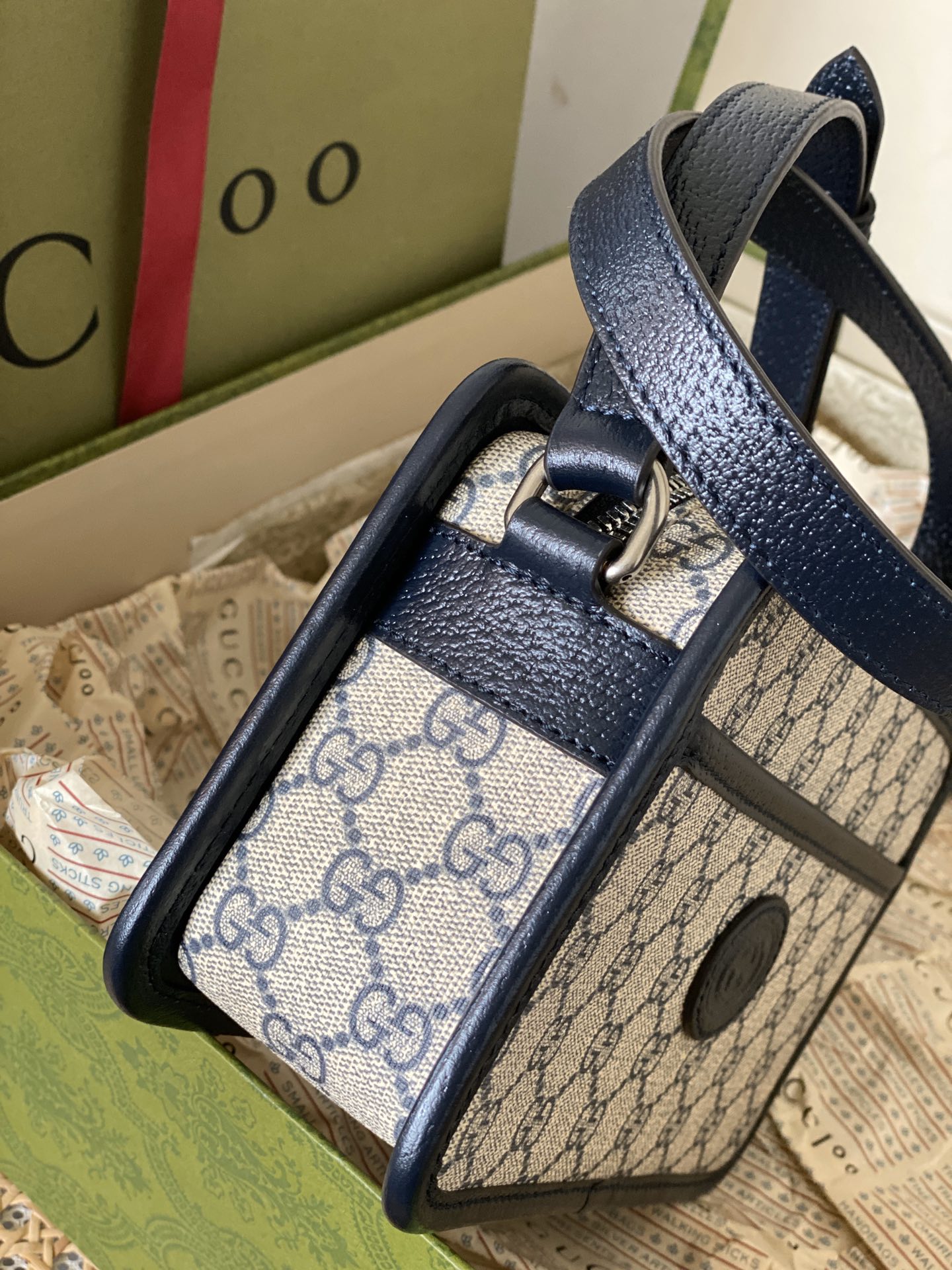 Gucci 658572 GG Shoulder Bag Beige and Blue ebony GG Supreme canvas