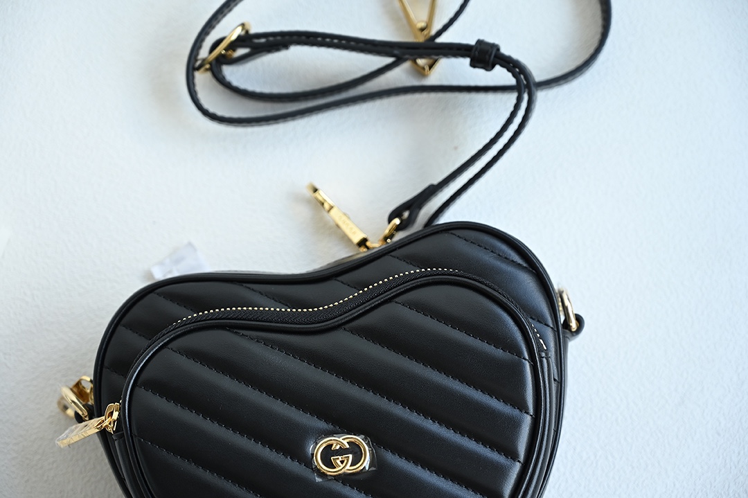 Gucci 751628 Interlocking G Mini Heart Shoulder Bag Black