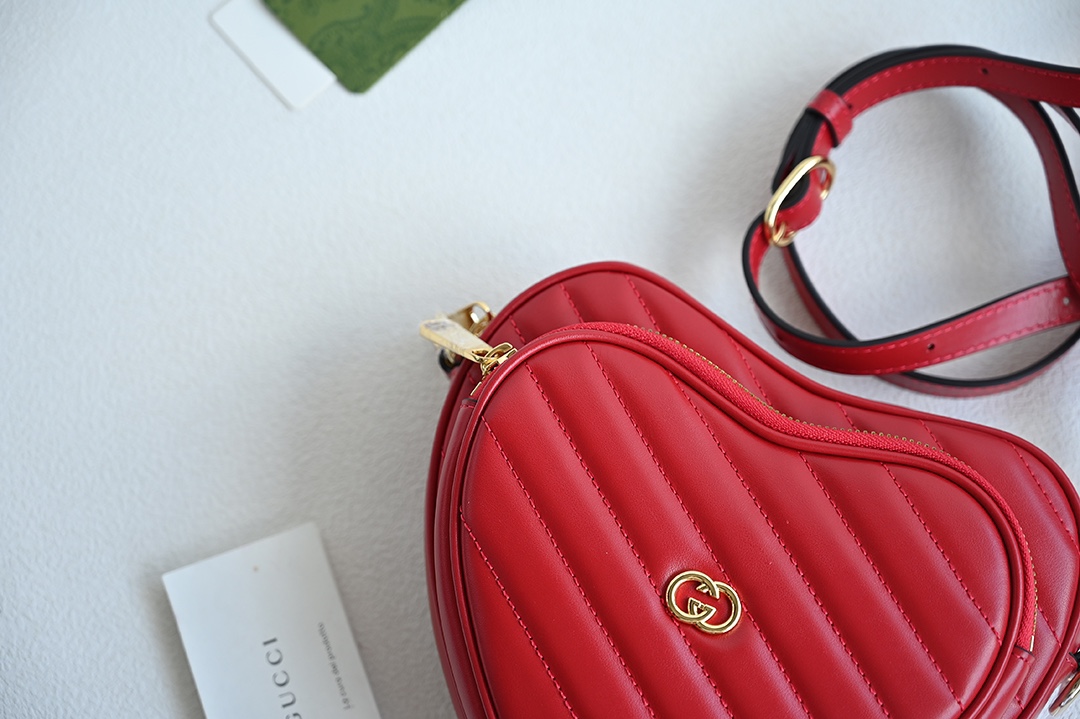 Gucci 751628 Interlocking G Mini Heart Shoulder Bag Red