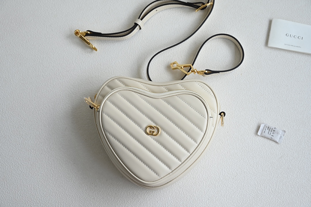 Gucci 751628 Interlocking G Mini Heart Shoulder Bag White