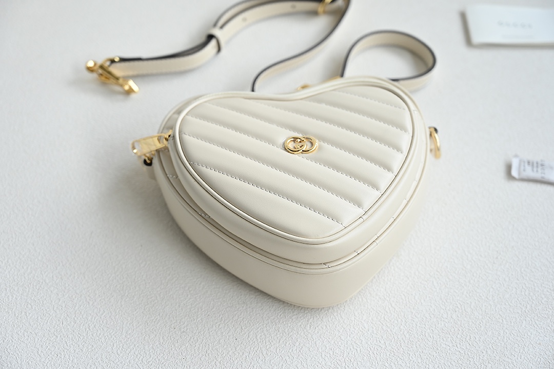 Gucci 751628 Interlocking G Mini Heart Shoulder Bag White