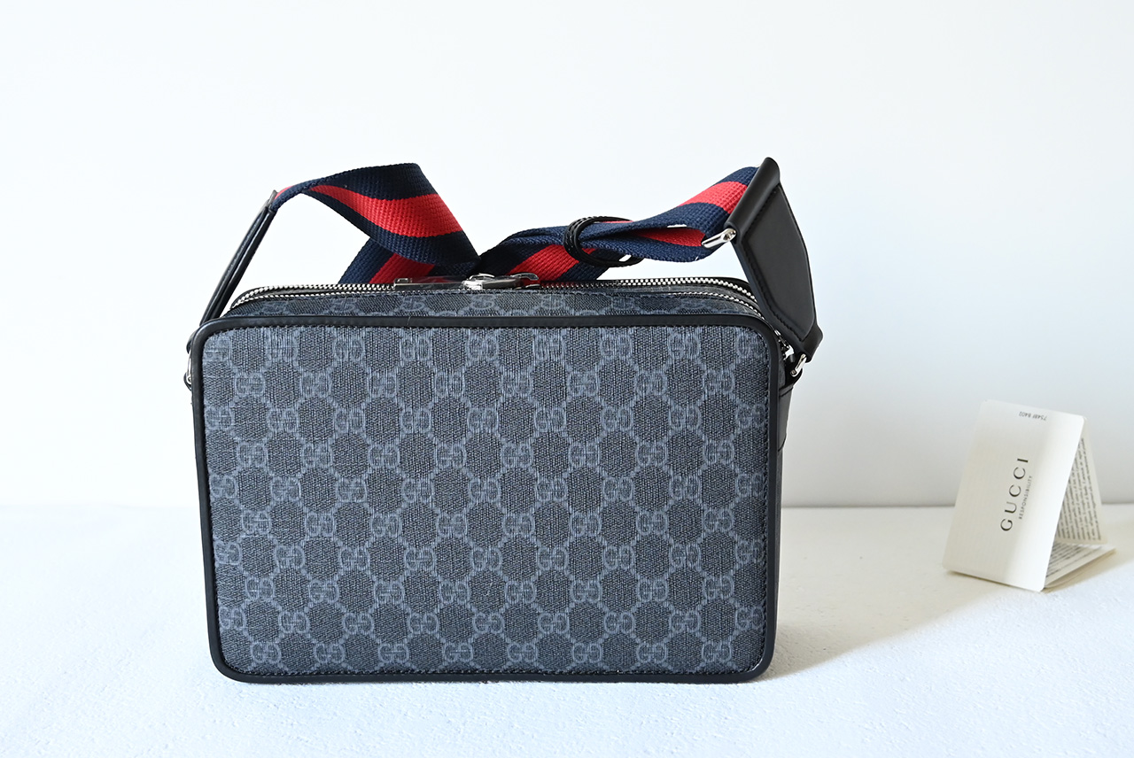 Gucci 822072 Medium GG crossbody bag