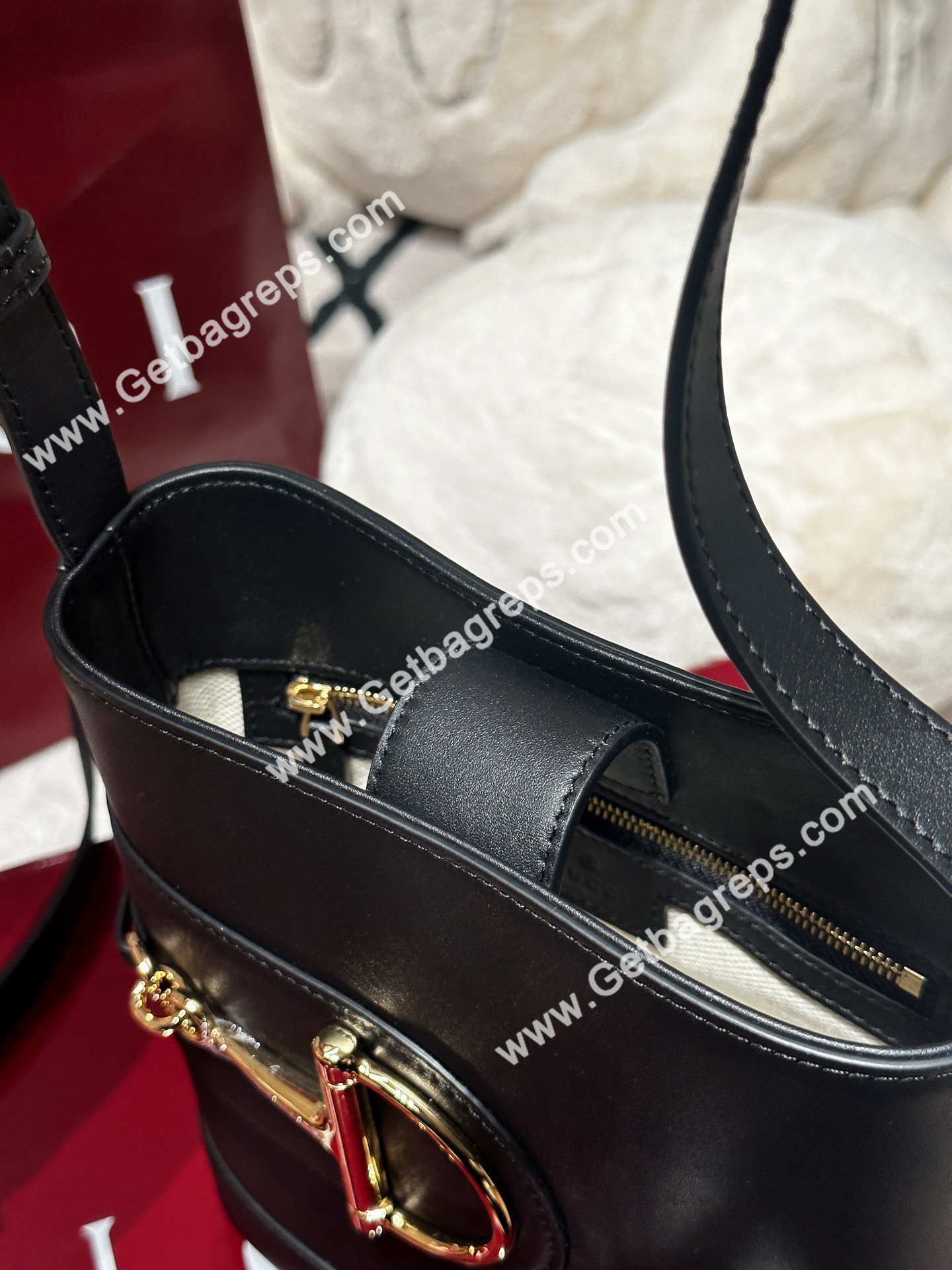 Gucci 833665 73 Mini Bucket Bag Black Smooth Leather