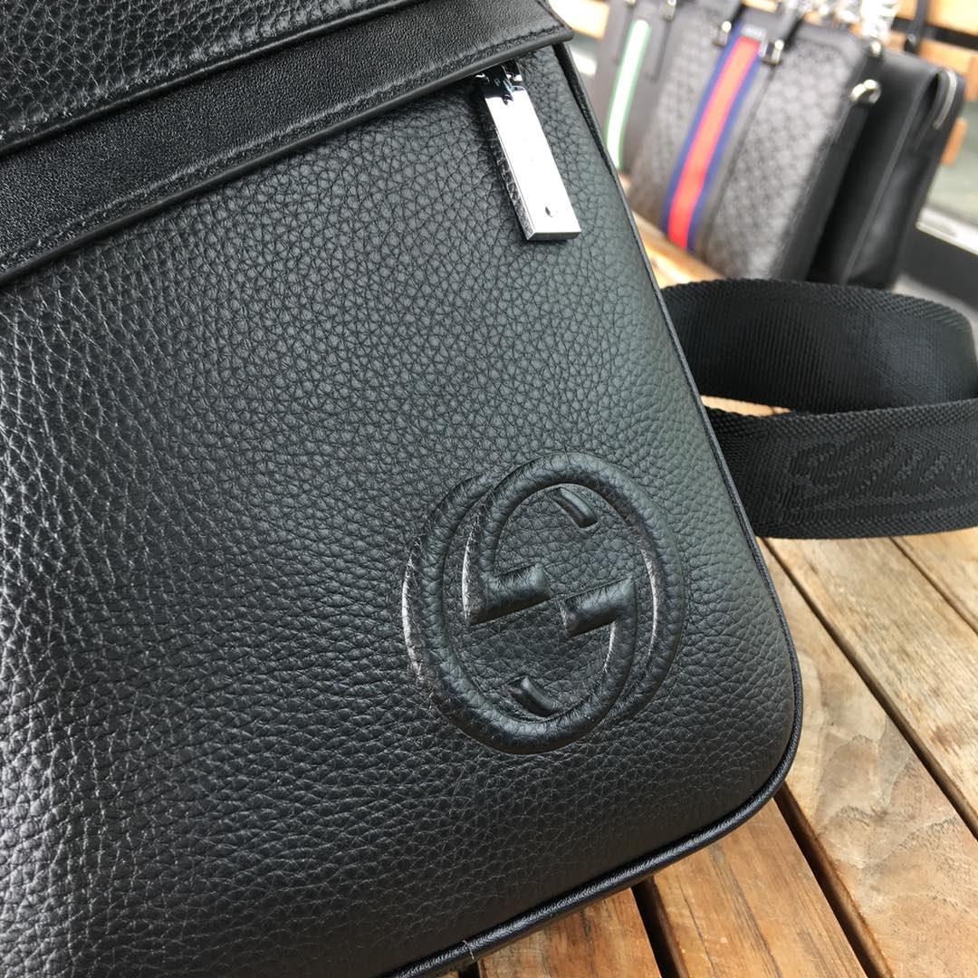Gucci 986-1 Men Leather Chest Pack Bag Black
